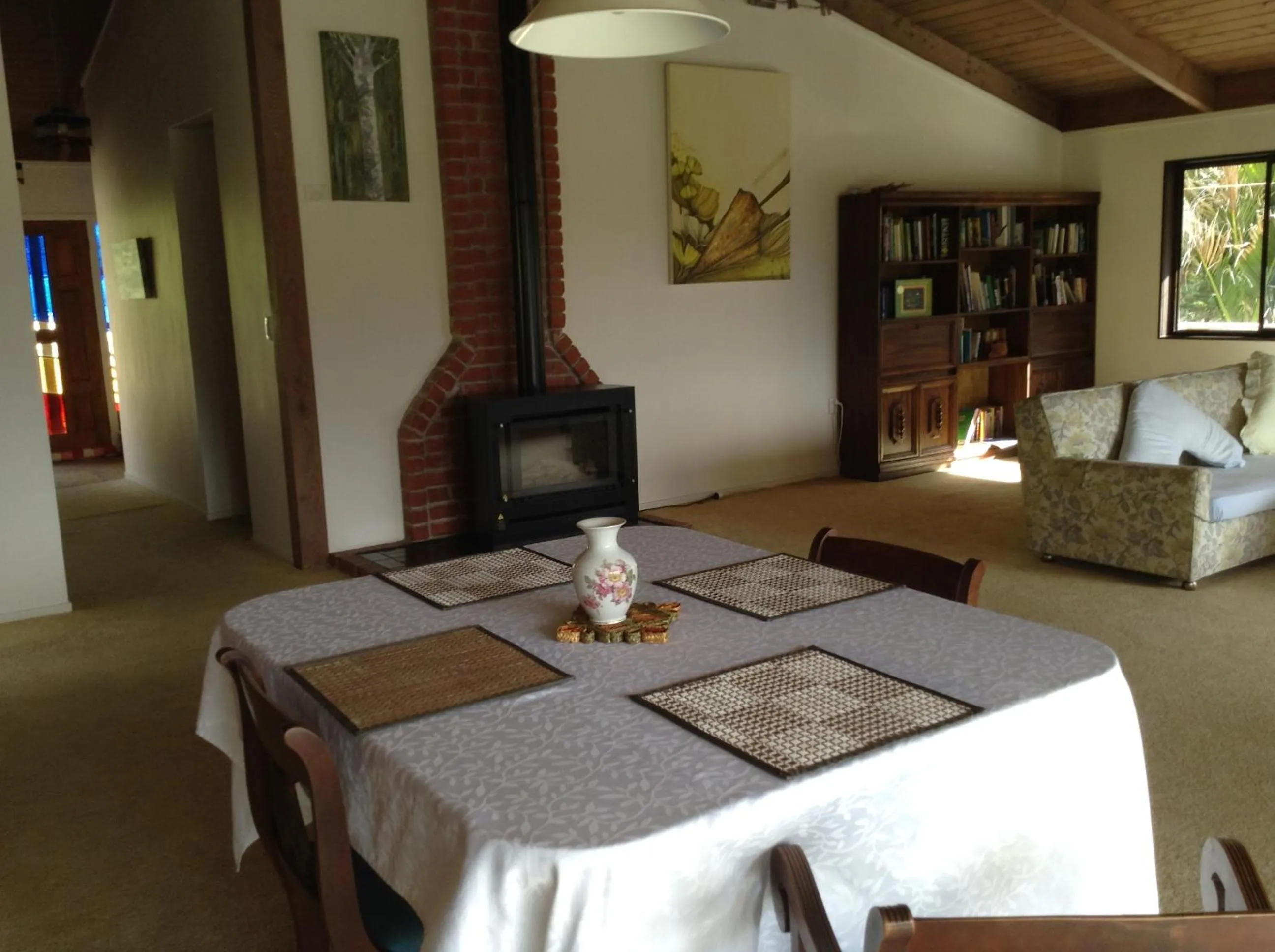 Living room in Waiotemarama Falls Lodge