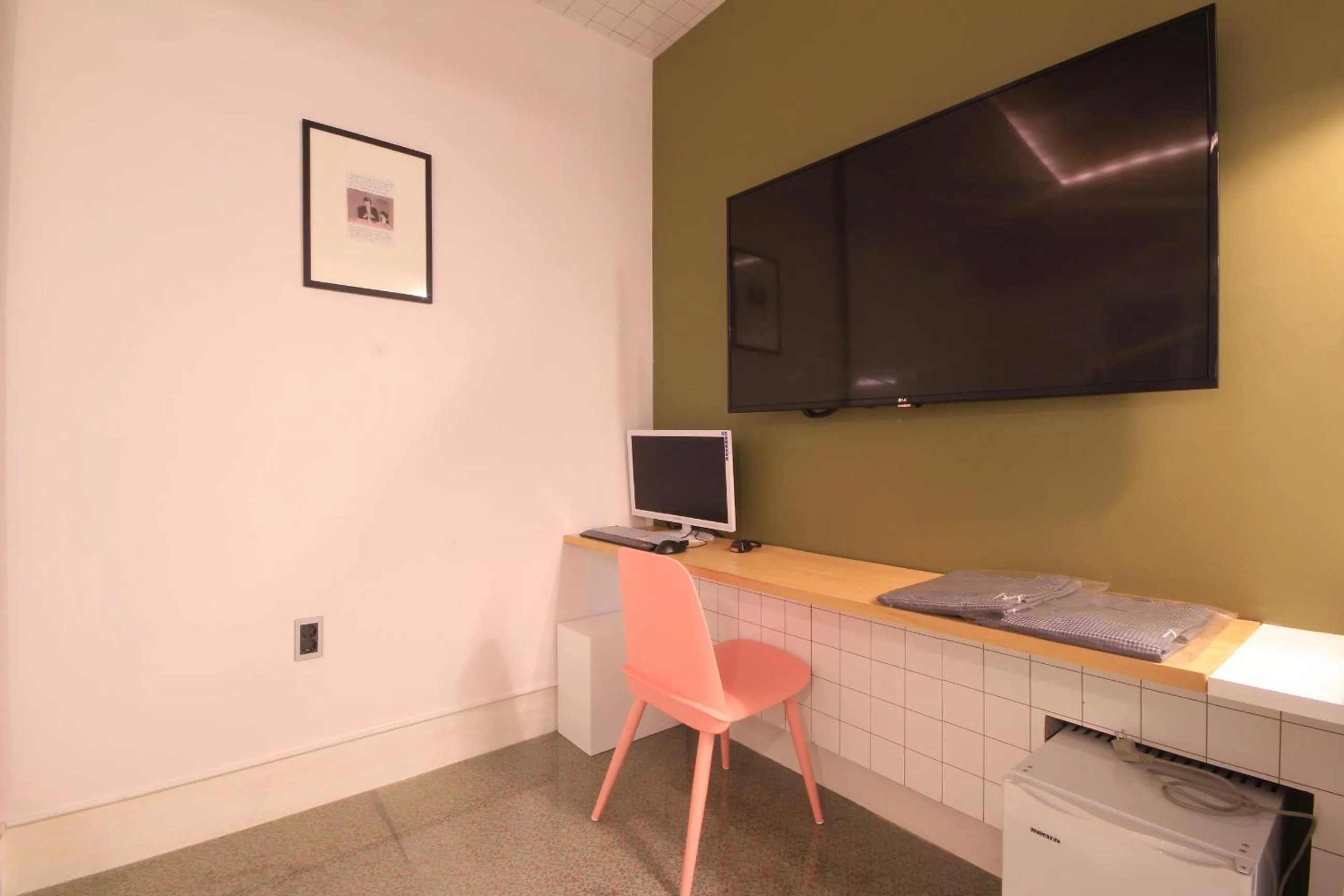 TV/Entertainment Center in Hotel ONDO