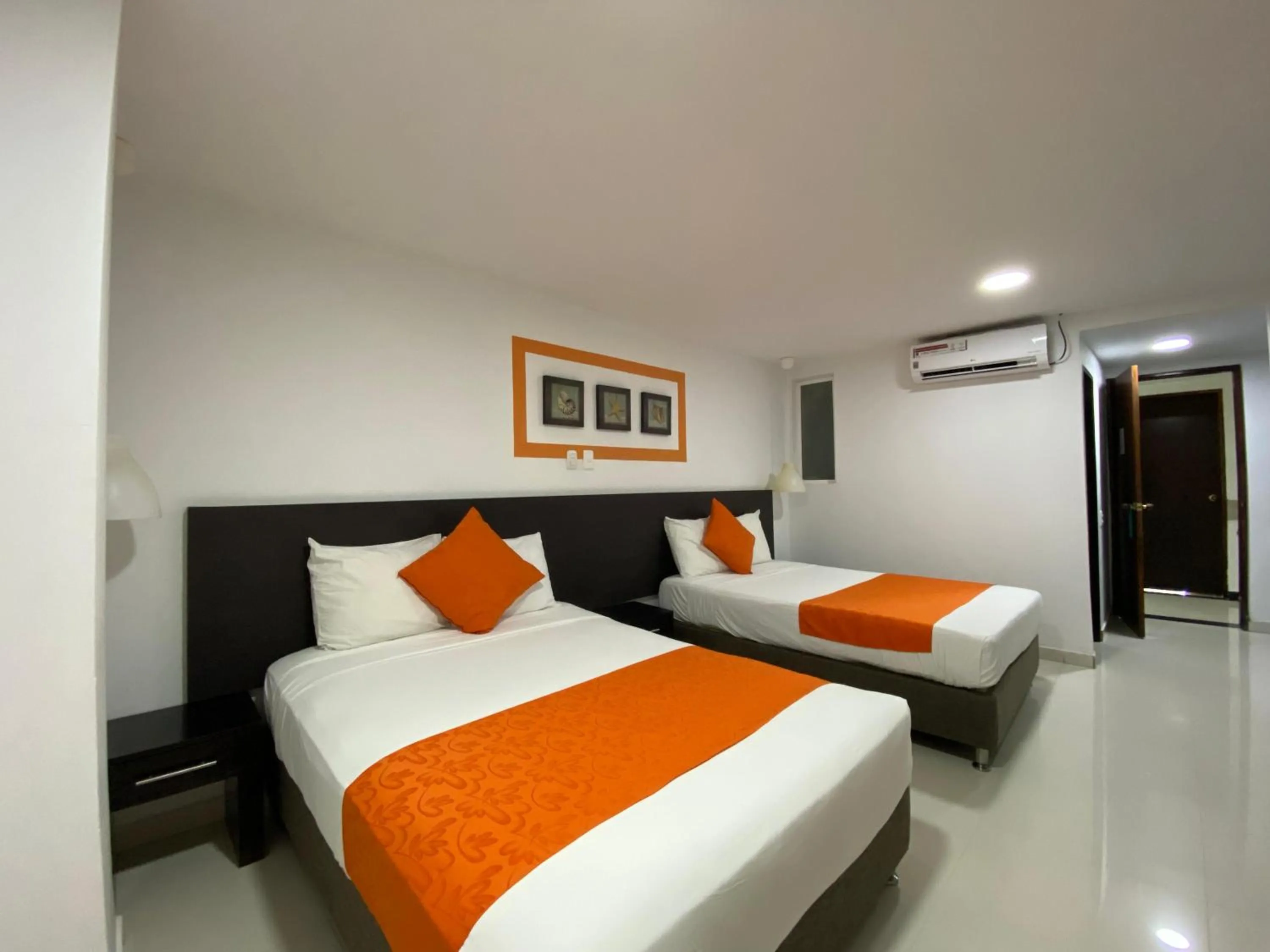 Photo of the whole room, Bed in Hotel Portofino