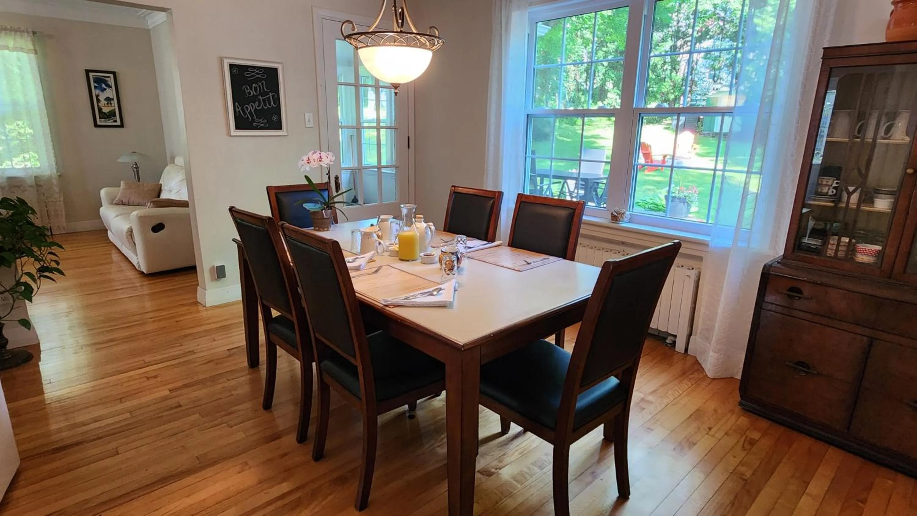 Dining area in Gîte La Belle Aventure B&B