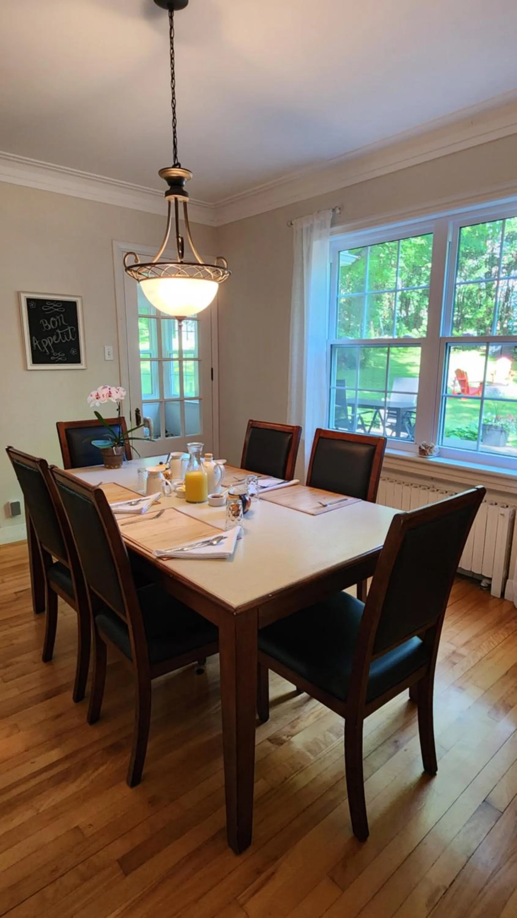 Dining area in Gîte La Belle Aventure B&B