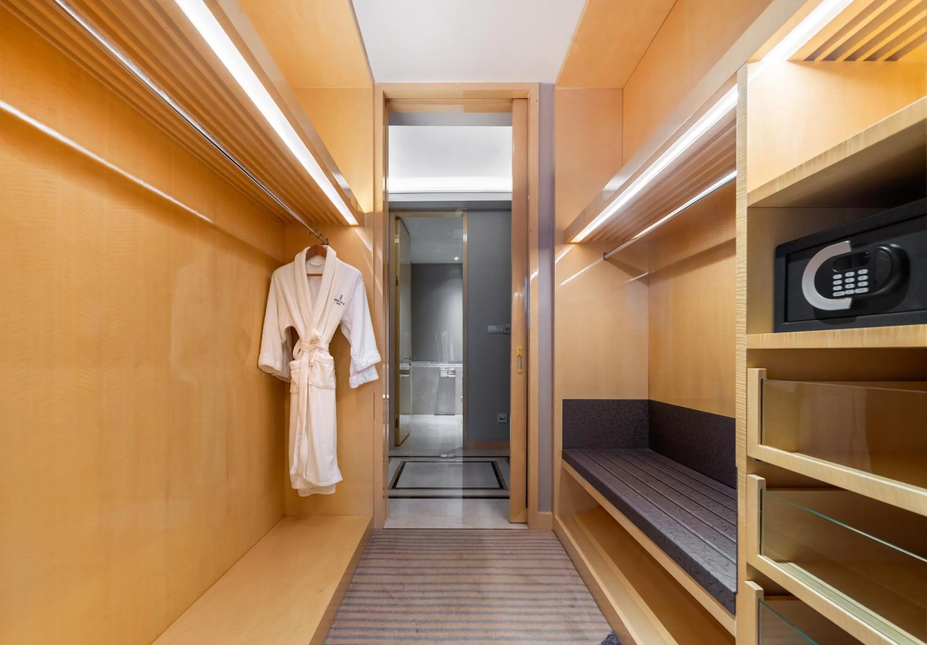 wardrobe in Wanda Realm Huaian