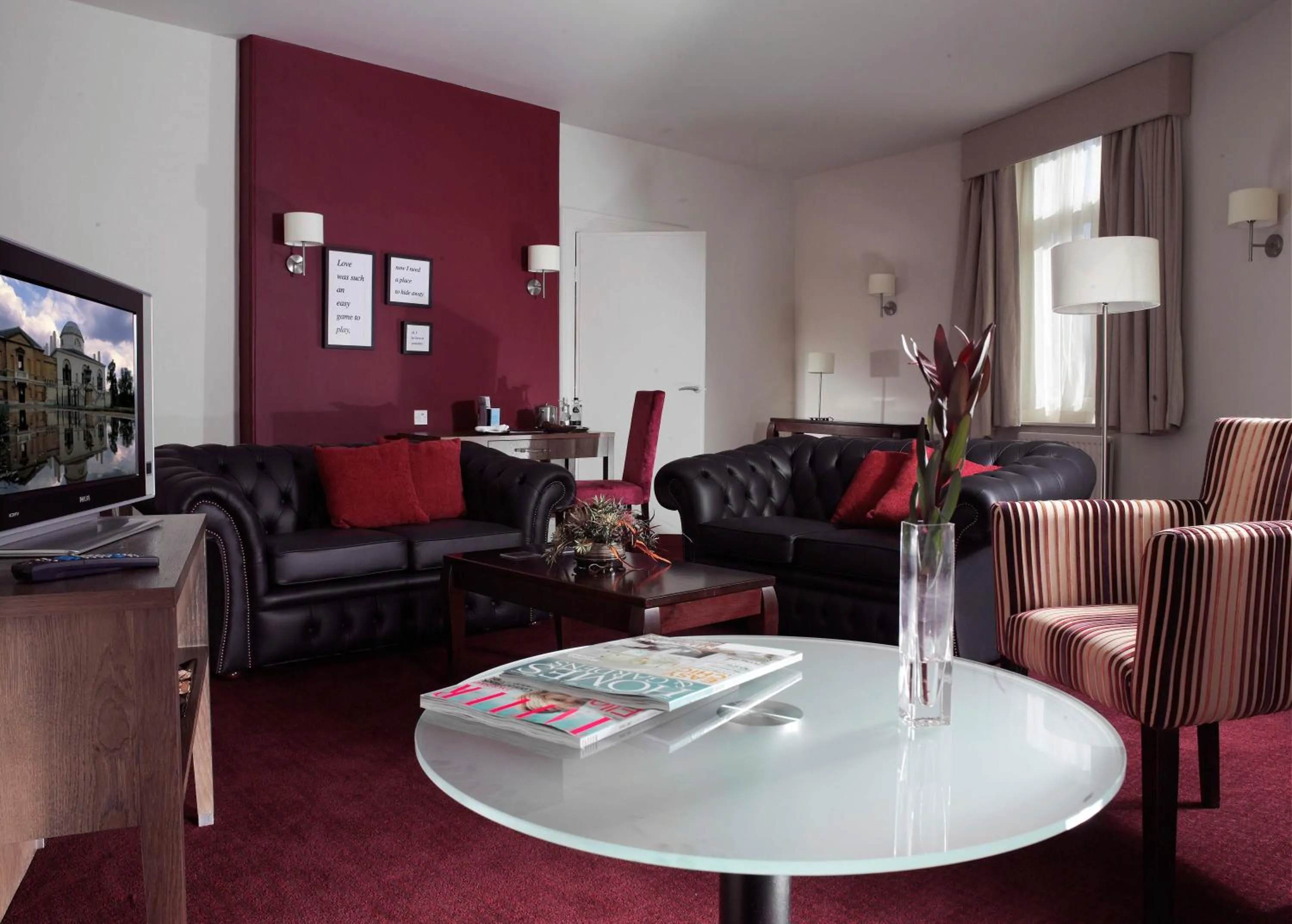 Living room in The Crown Hotel