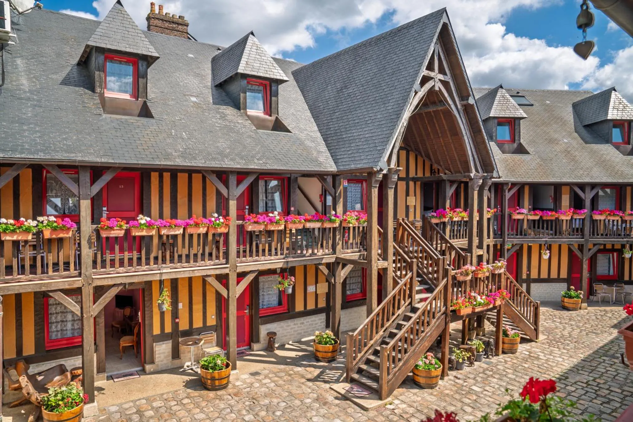 Property building in Hotel La Diligence