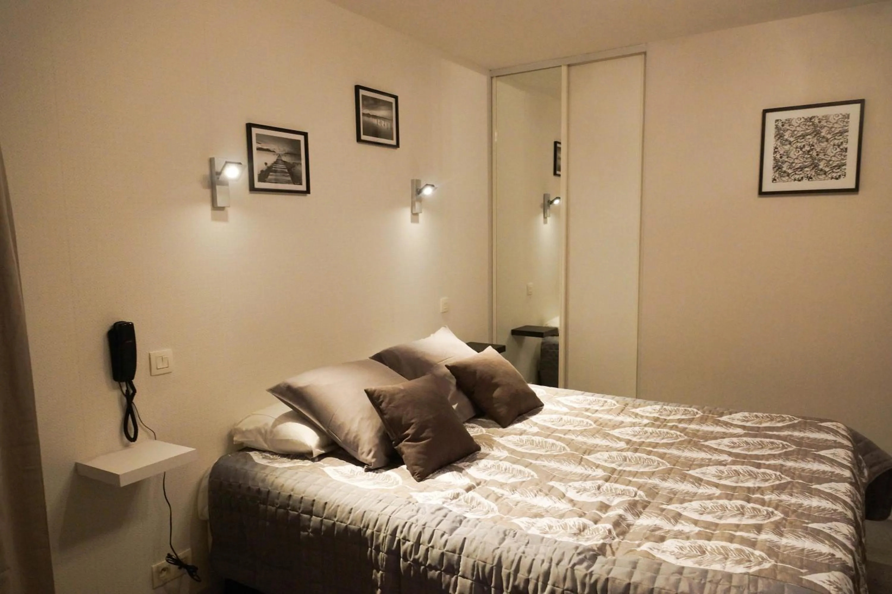 Bed in Hotel La Diligence