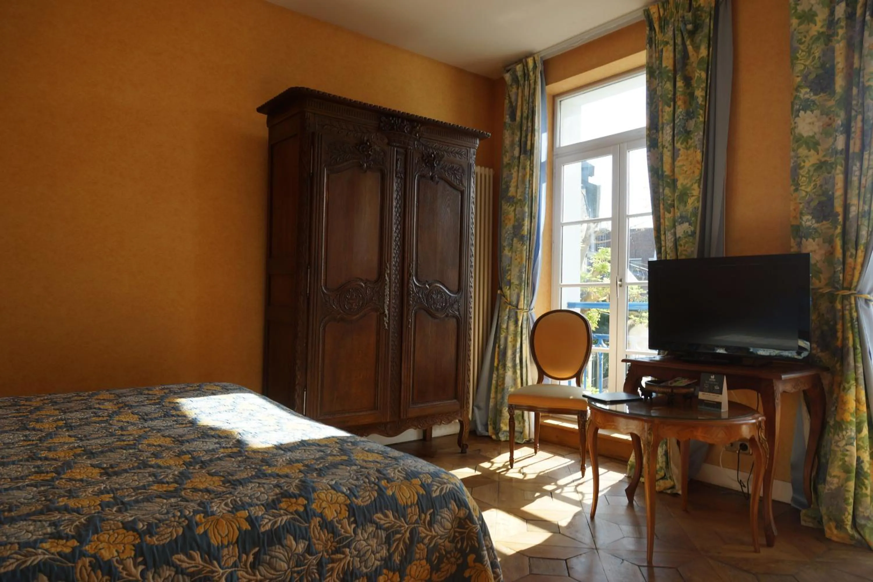 Bedroom, Bed in Hotel La Diligence