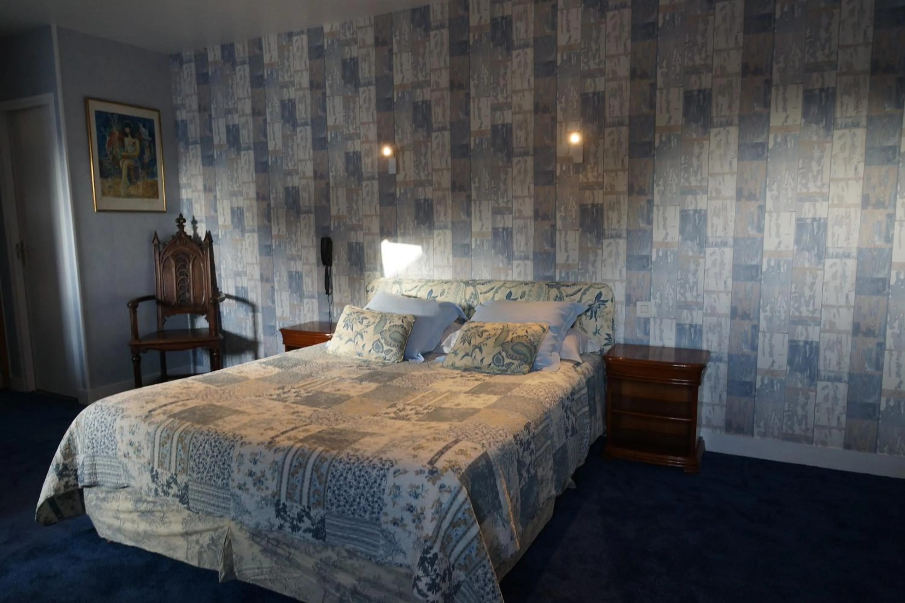 Bed in Hotel La Diligence