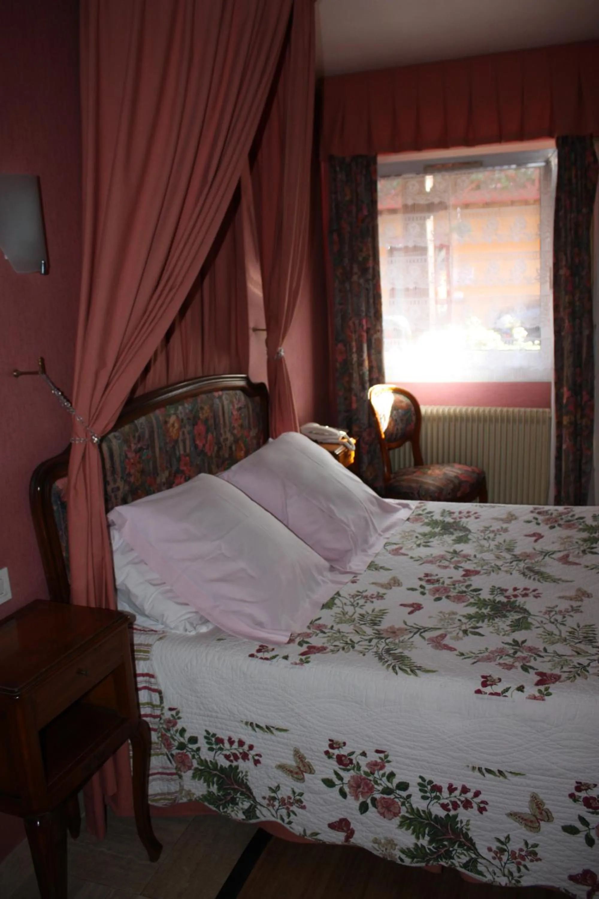 Bed in Hotel La Diligence