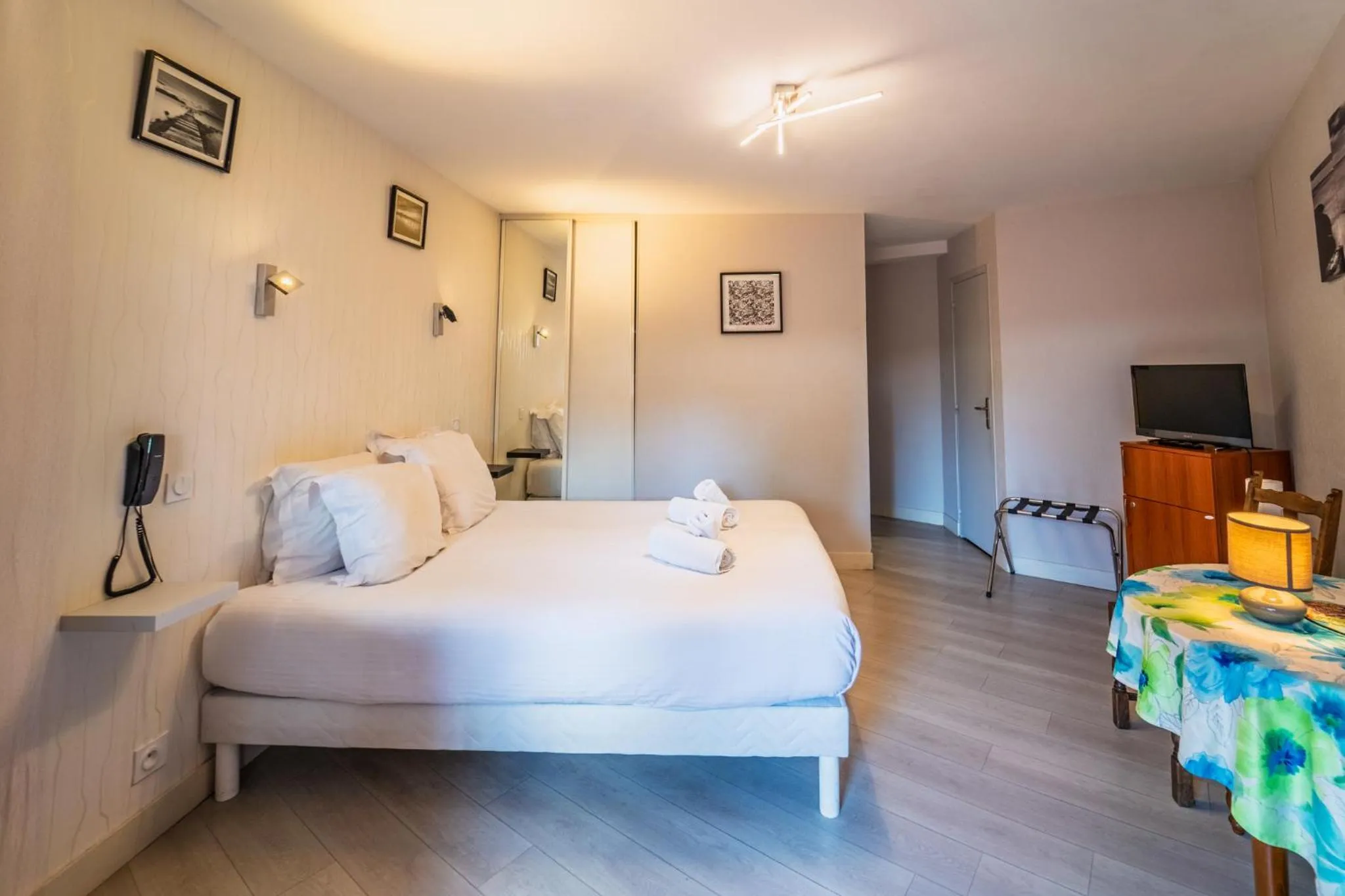 Bed in Hotel La Diligence