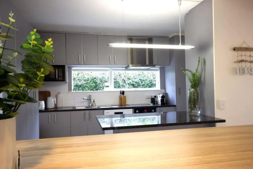 Kitchen or kitchenette in Stay Mission Bay