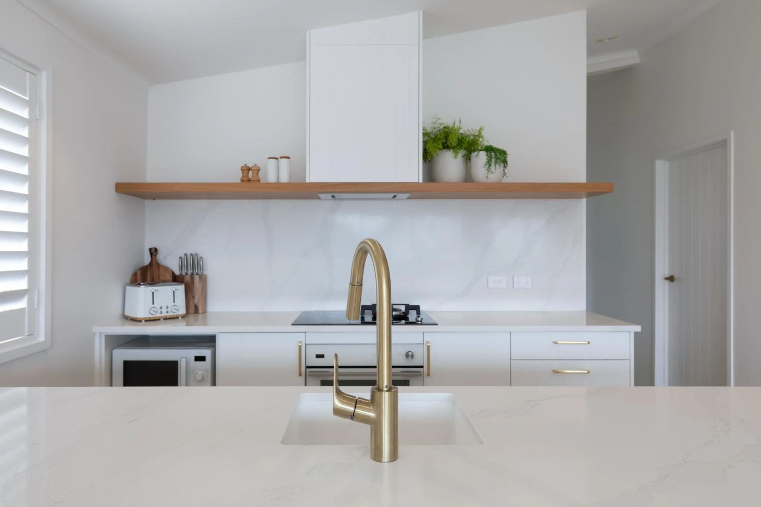 Kitchen or kitchenette in Stay Mission Bay