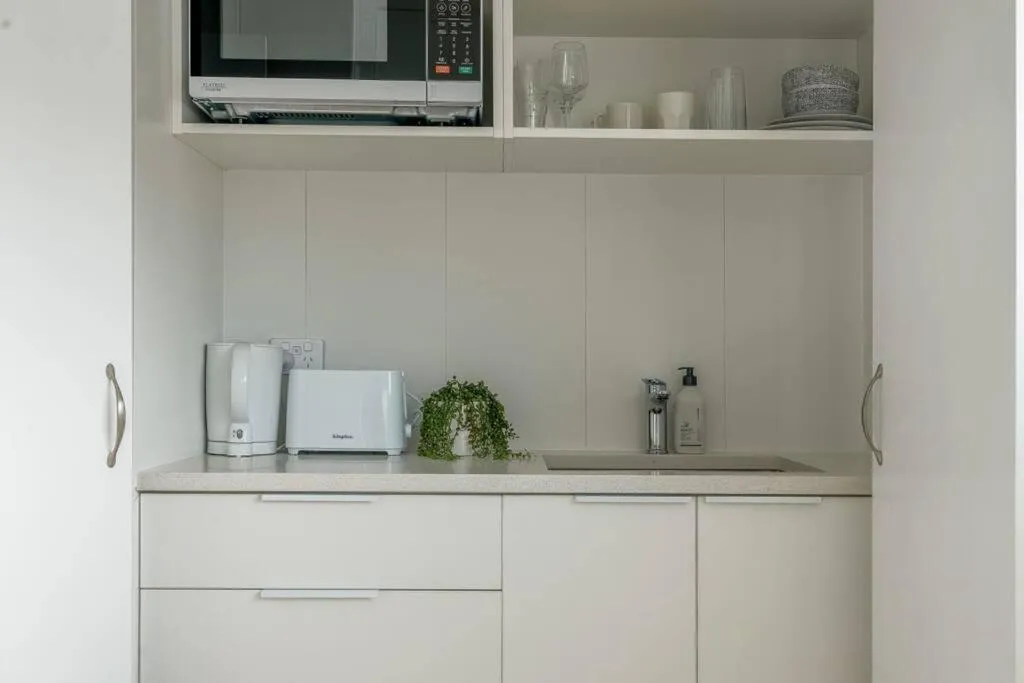 Kitchen or kitchenette in Stay Mission Bay