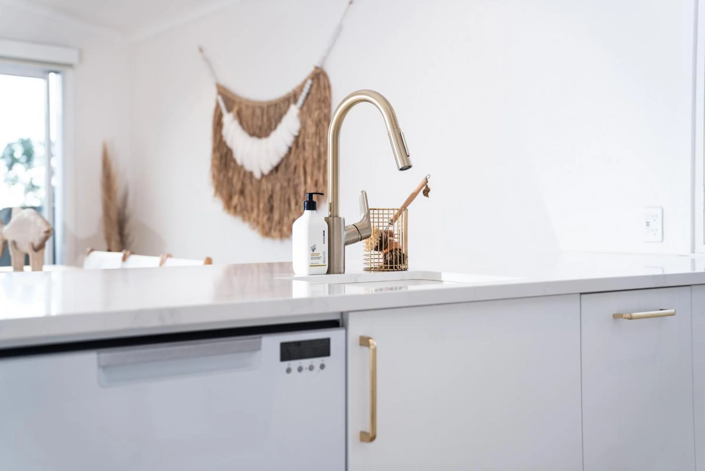 Kitchen or kitchenette in Stay Mission Bay