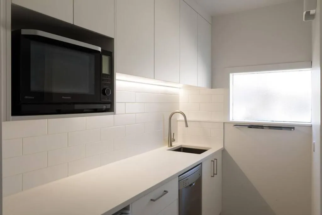 Kitchen or kitchenette in Stay Mission Bay