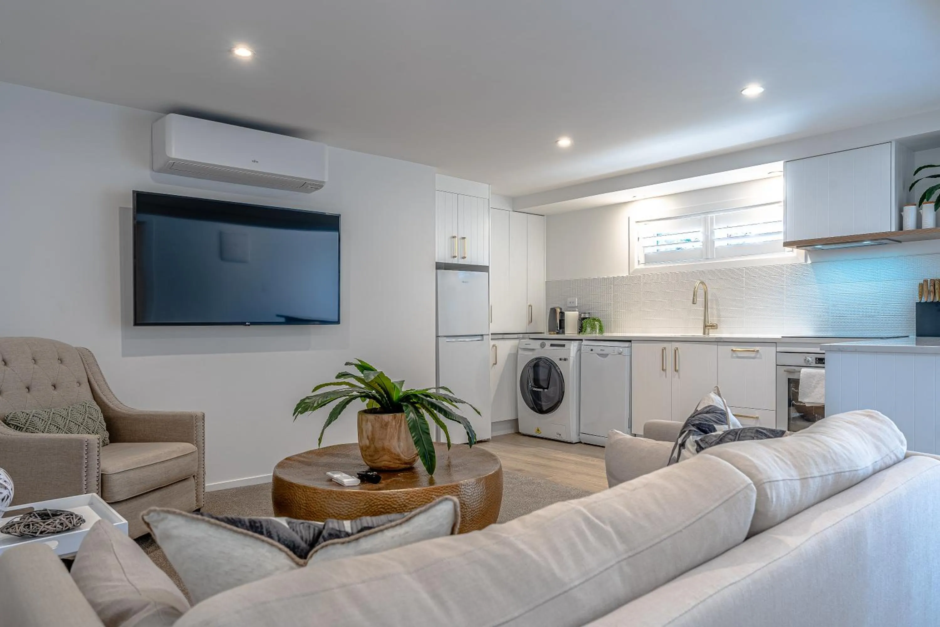 Kitchen or kitchenette in Stay Mission Bay