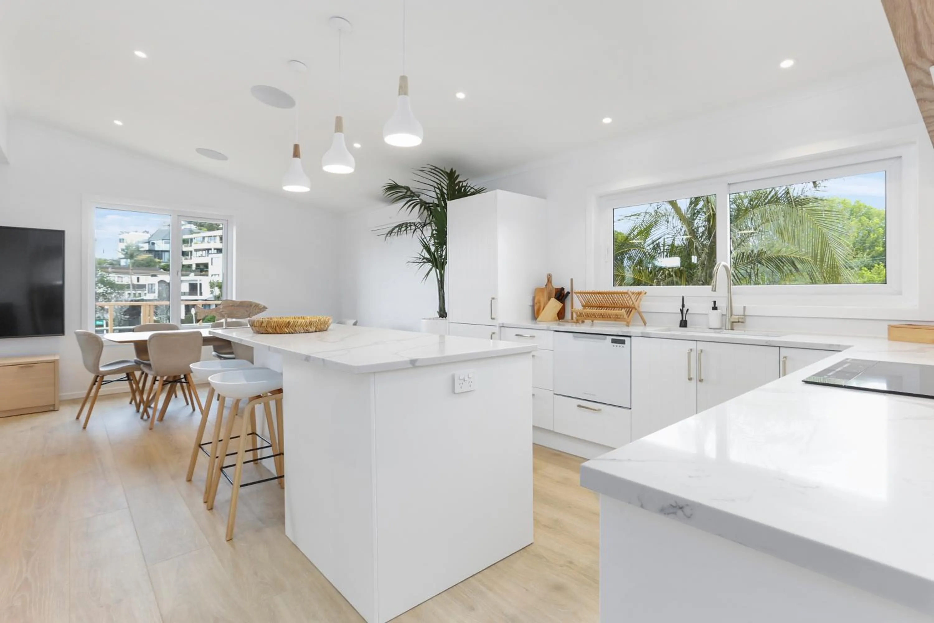 Kitchen or kitchenette in Stay Mission Bay