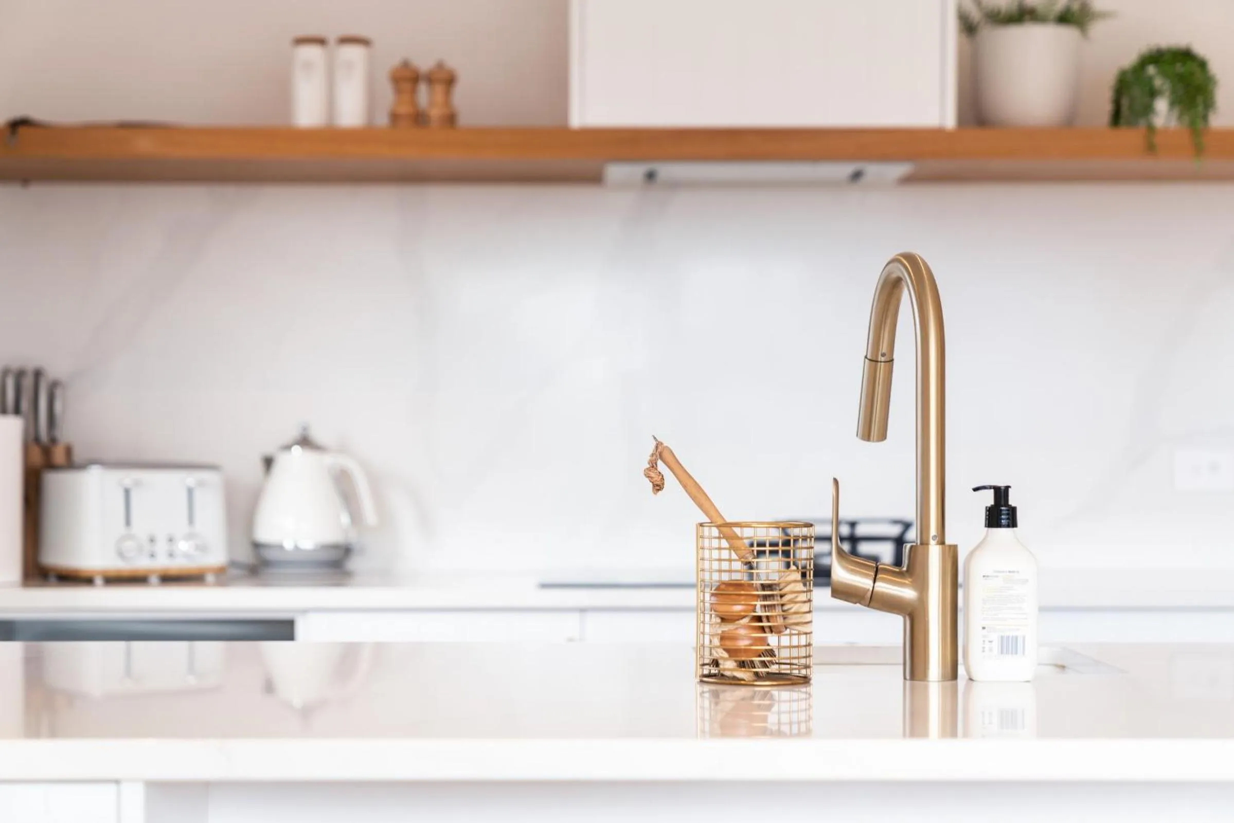 Kitchen or kitchenette in Stay Mission Bay