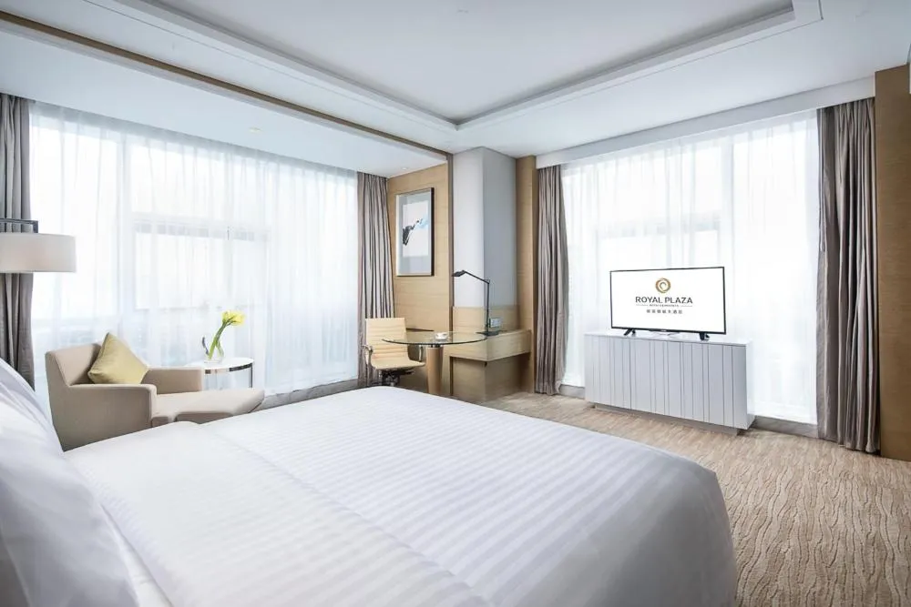 Bed in Jinan Inzone Royal Plaza Hotels