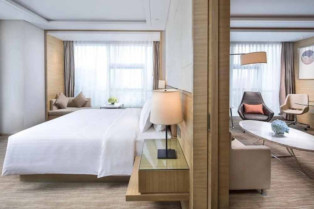 Bed in Jinan Inzone Royal Plaza Hotels