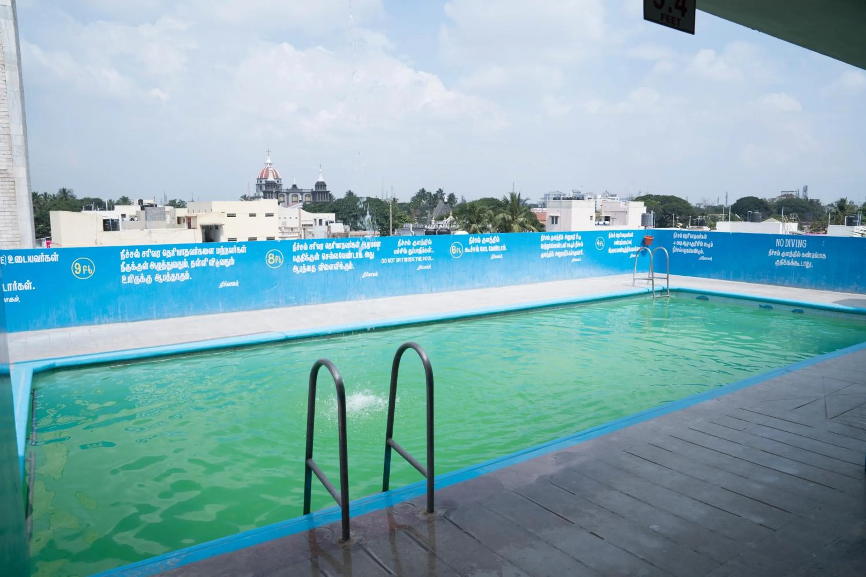 Swimming pool in Hotel Chanma International