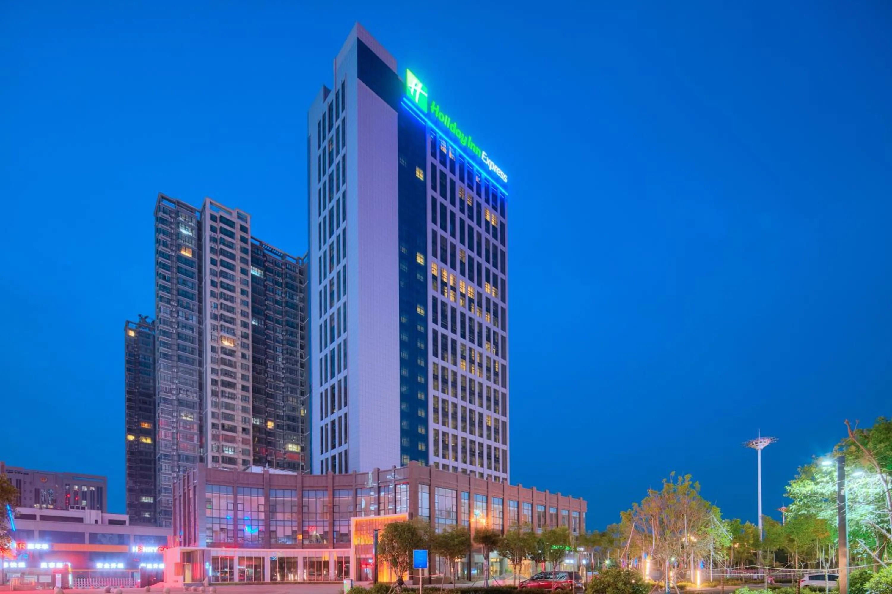 Property building in Holiday Inn Express Luoyang Yichuan by IHG