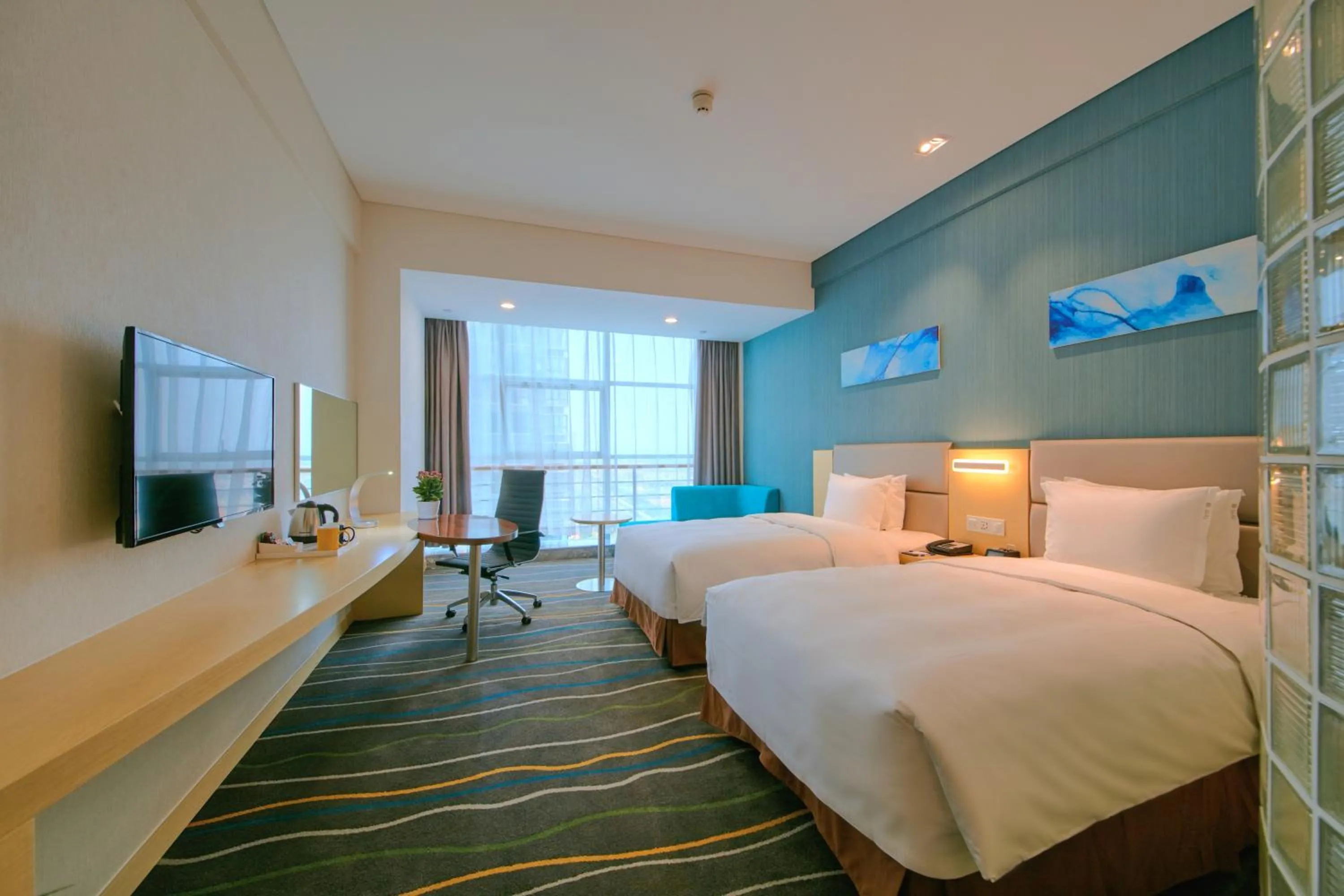 Bed in Holiday Inn Express Luoyang Yichuan by IHG