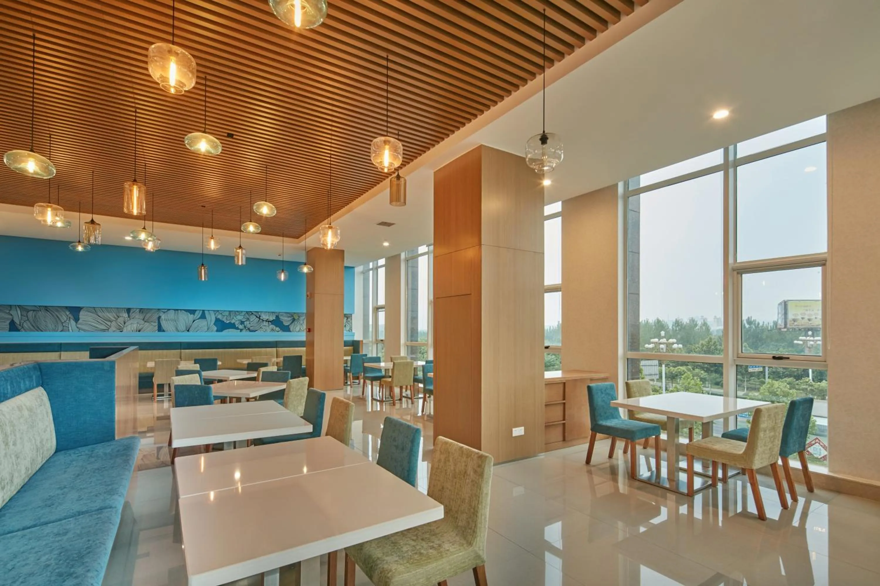 Breakfast in Holiday Inn Express Luoyang Yichuan by IHG