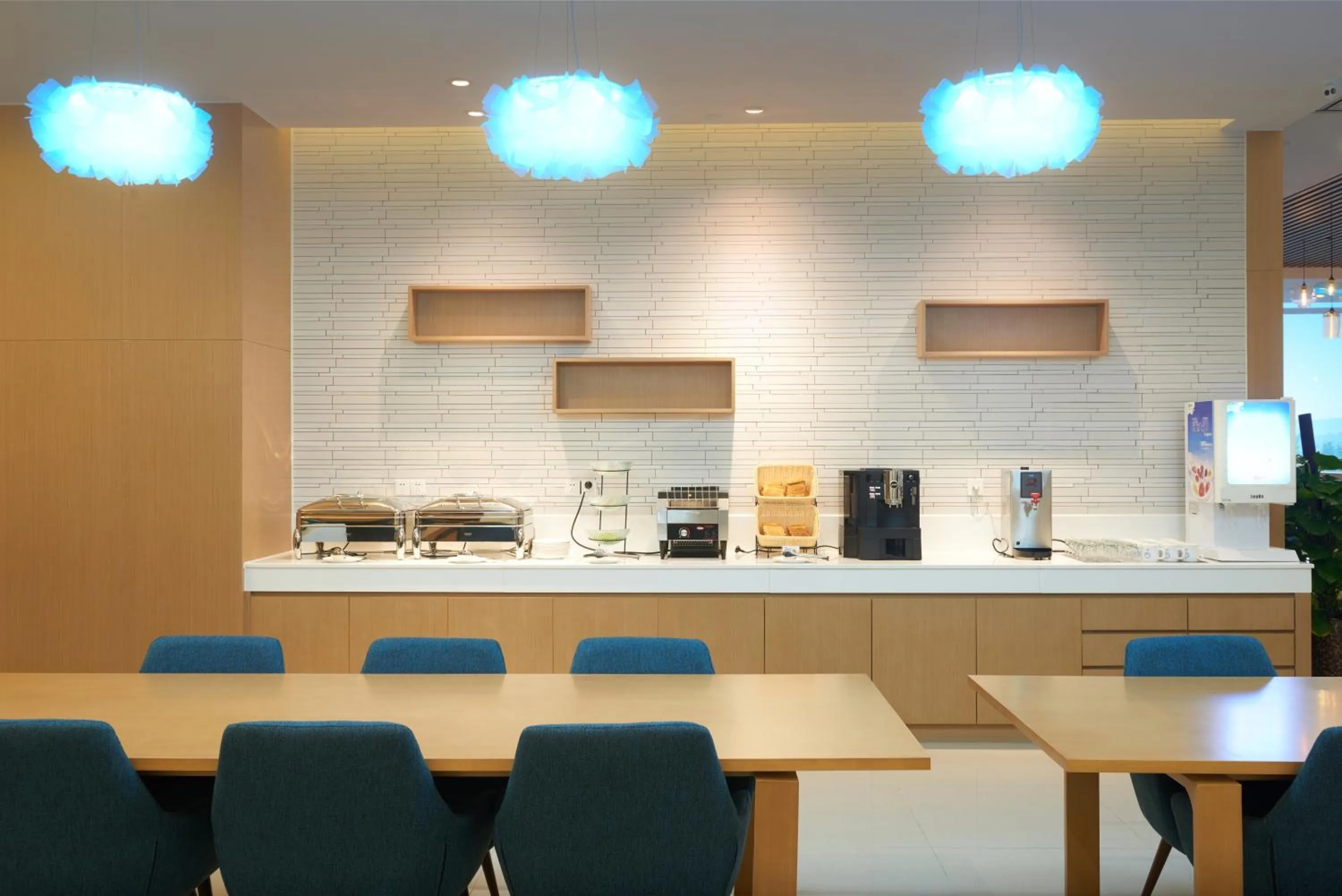 Restaurant/places to eat in Holiday Inn Express Luoyang Yichuan by IHG