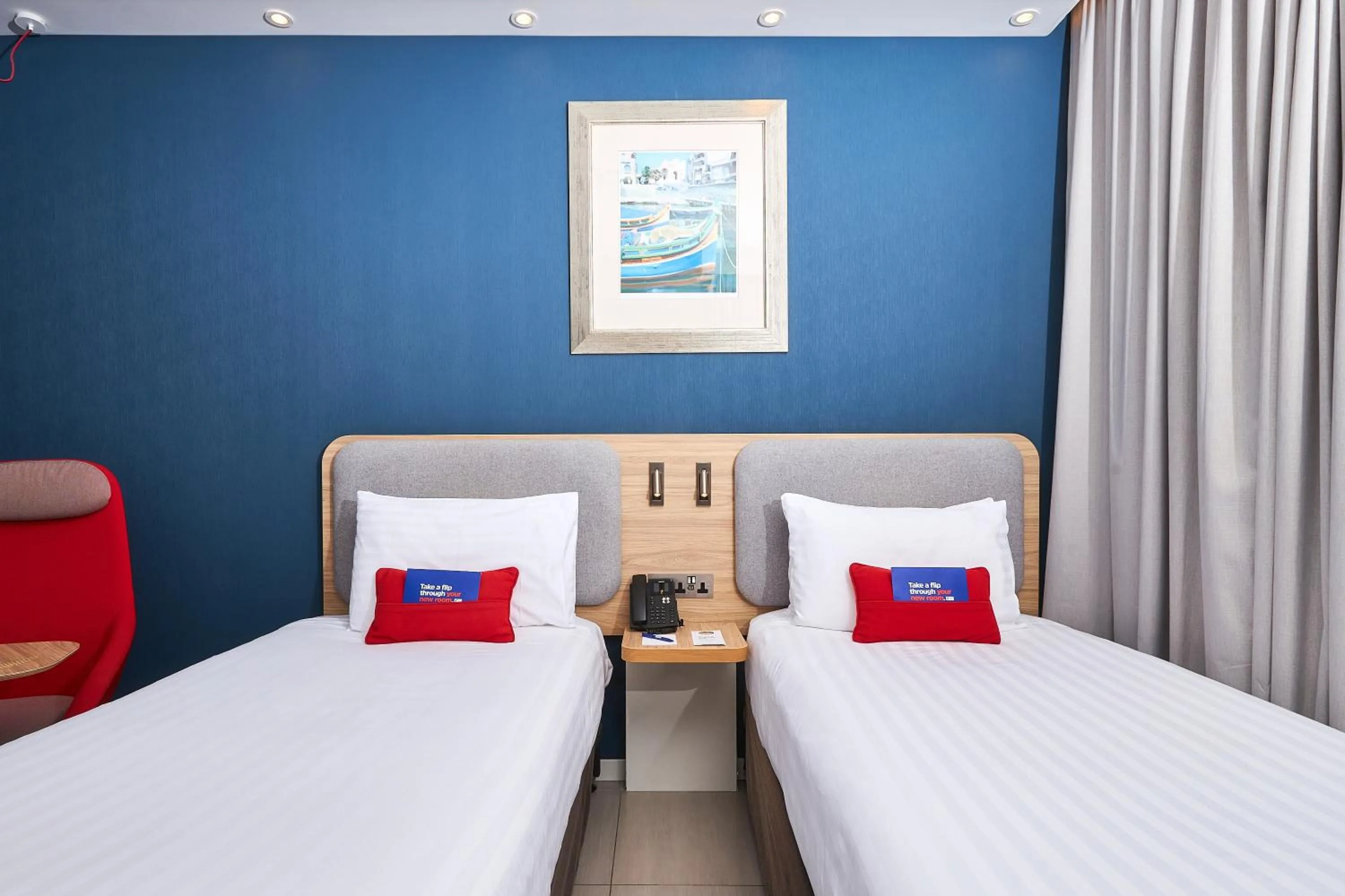 Bedroom, Bed in Holiday Inn Express - Malta by IHG