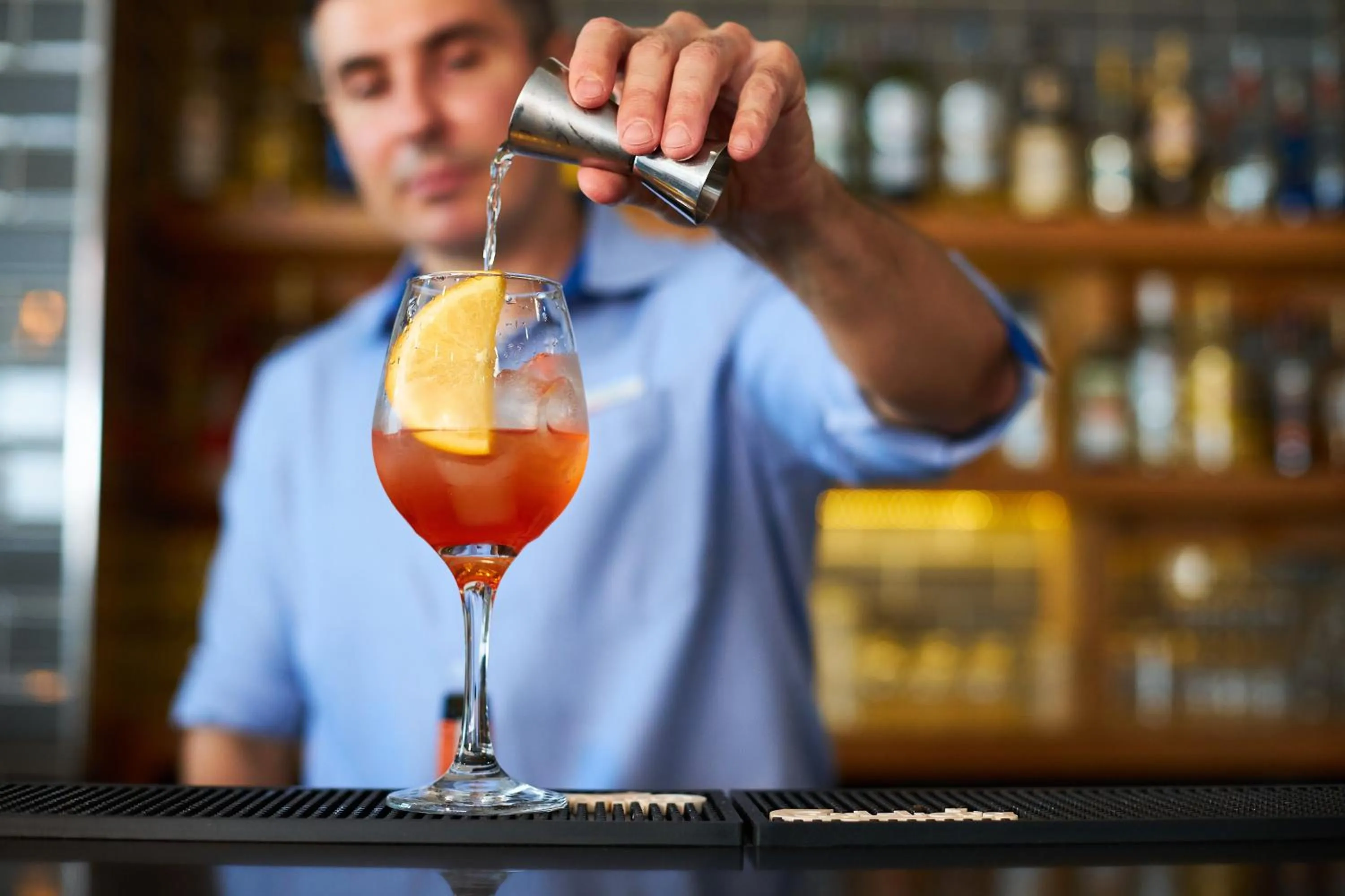 Lounge or bar in Holiday Inn Express - Malta by IHG