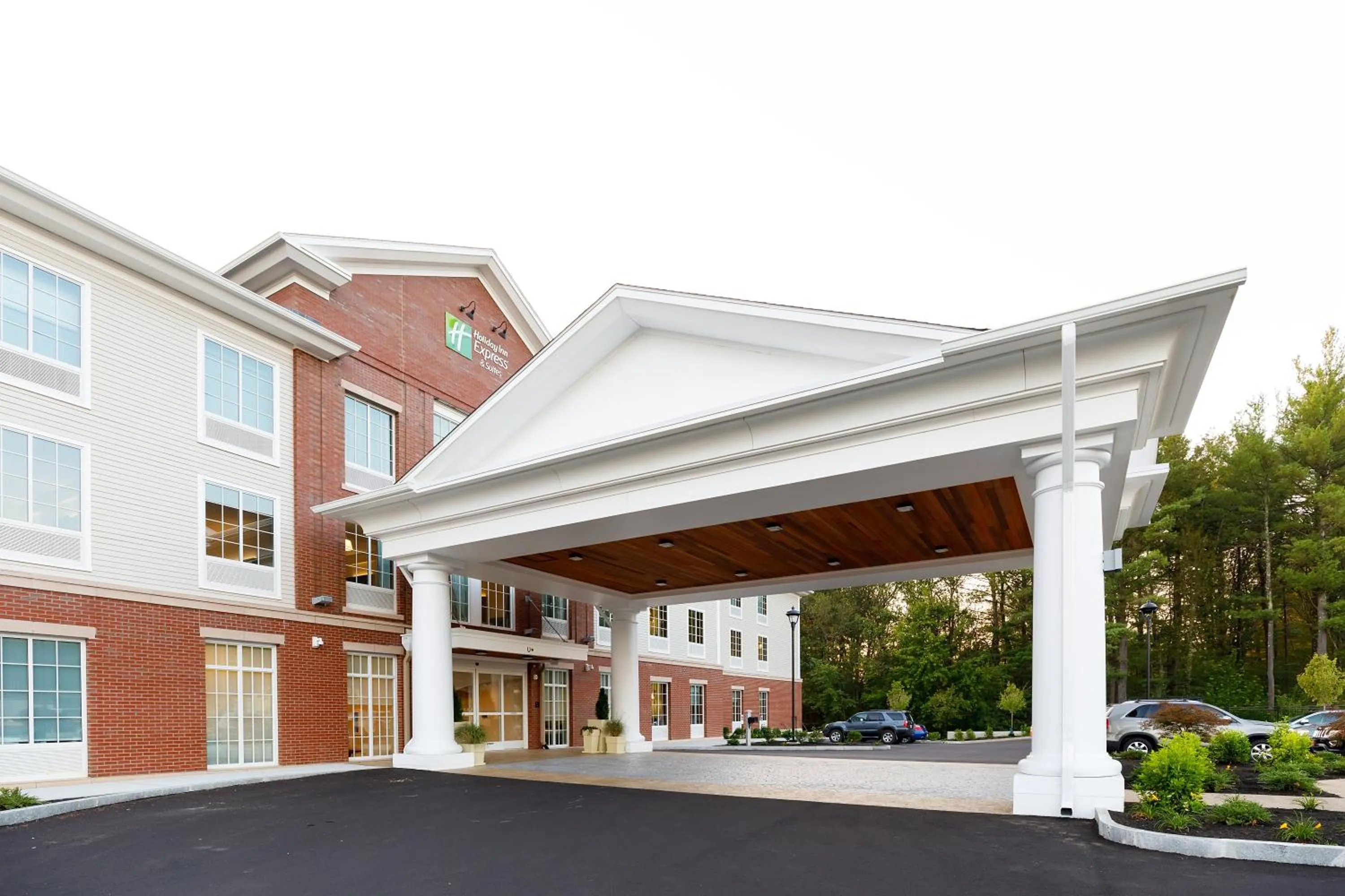 Property building in Holiday Inn Express & Suites - Sturbridge by IHG
