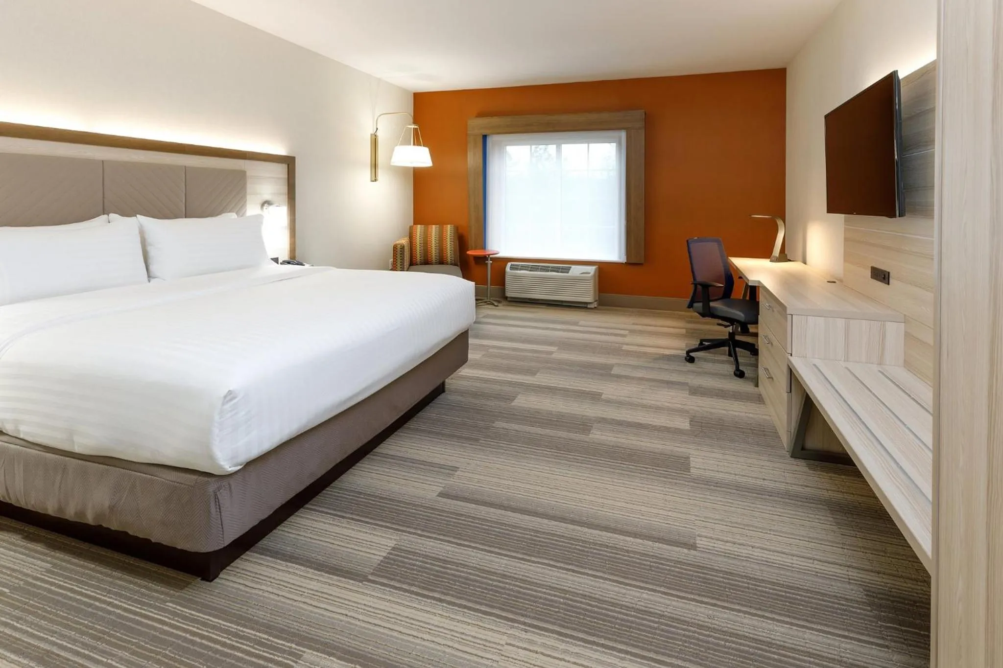Photo of the whole room, Bed in Holiday Inn Express & Suites - Sturbridge by IHG