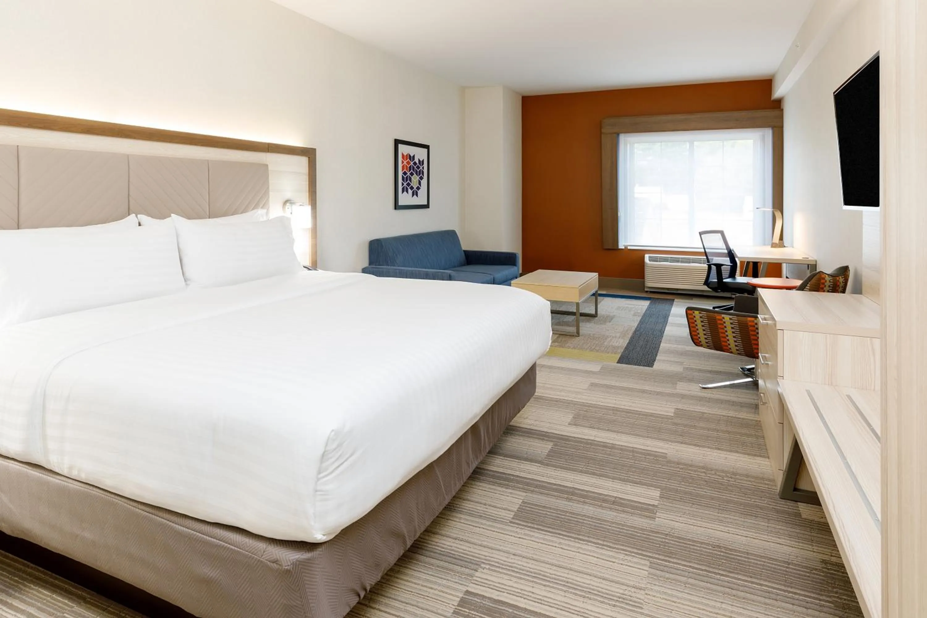 Photo of the whole room, Bed in Holiday Inn Express & Suites - Sturbridge by IHG