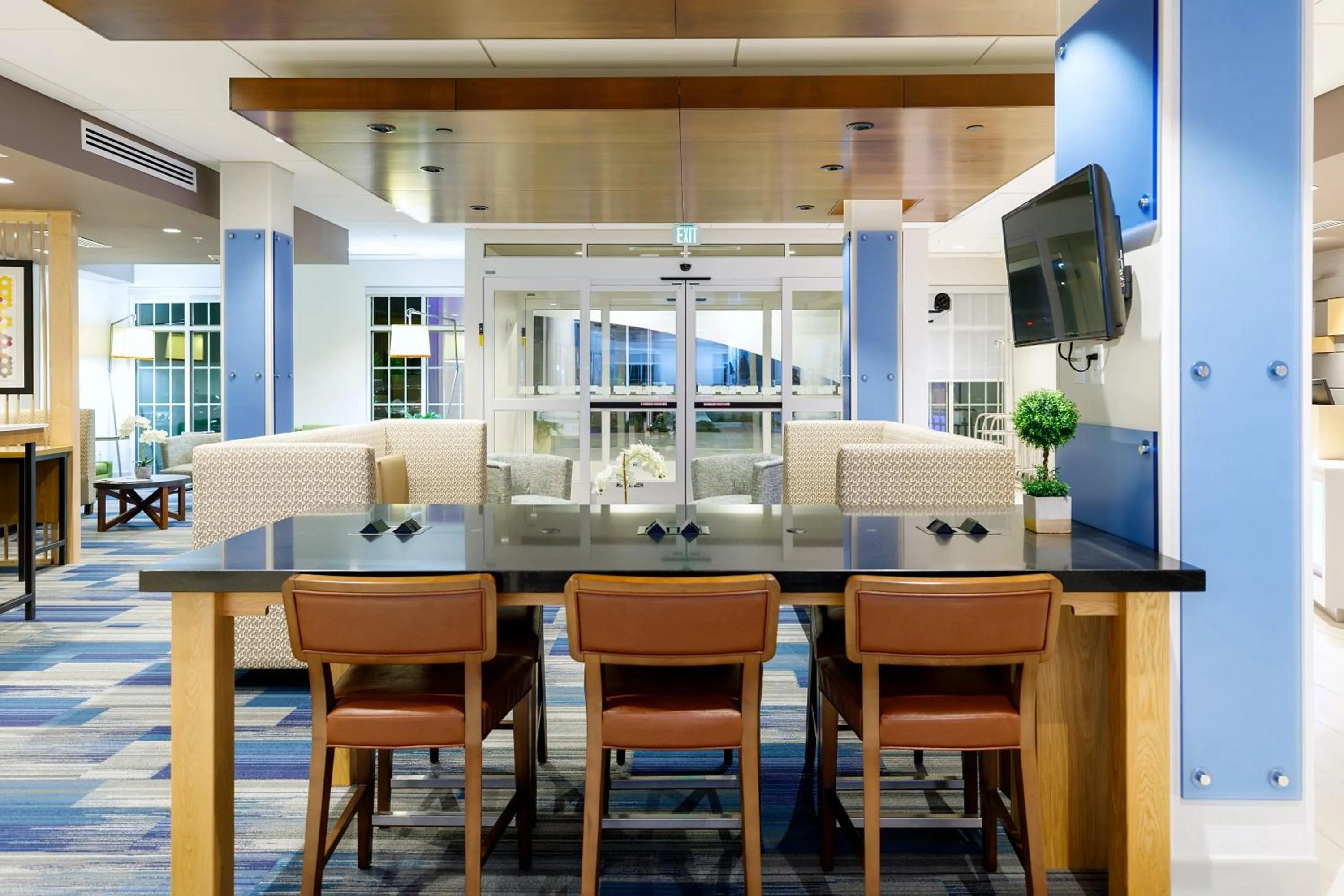 Property building in Holiday Inn Express & Suites - Sturbridge by IHG