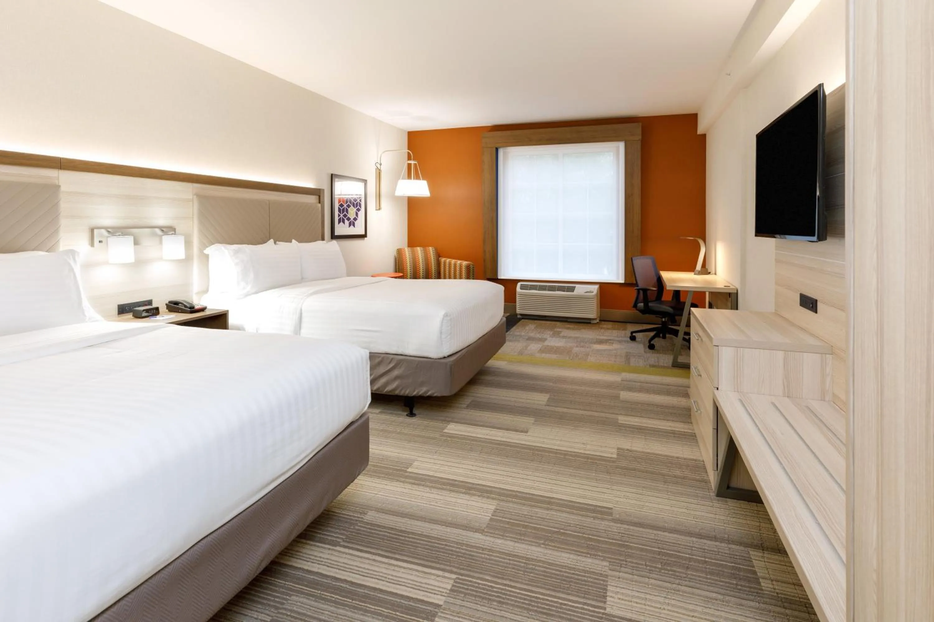 Photo of the whole room, Bed in Holiday Inn Express & Suites - Sturbridge by IHG