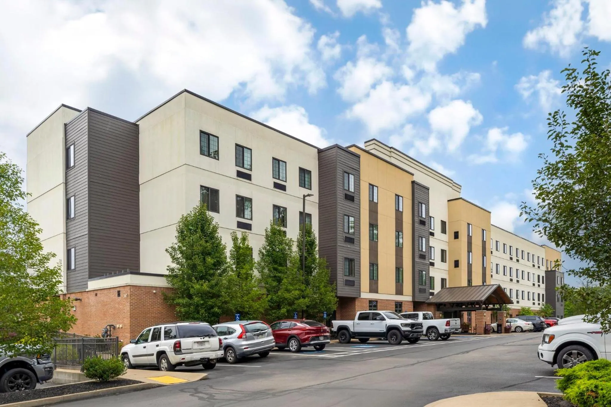 Property building in Staybridge Suites - Pittsburgh-Cranberry Township by IHG