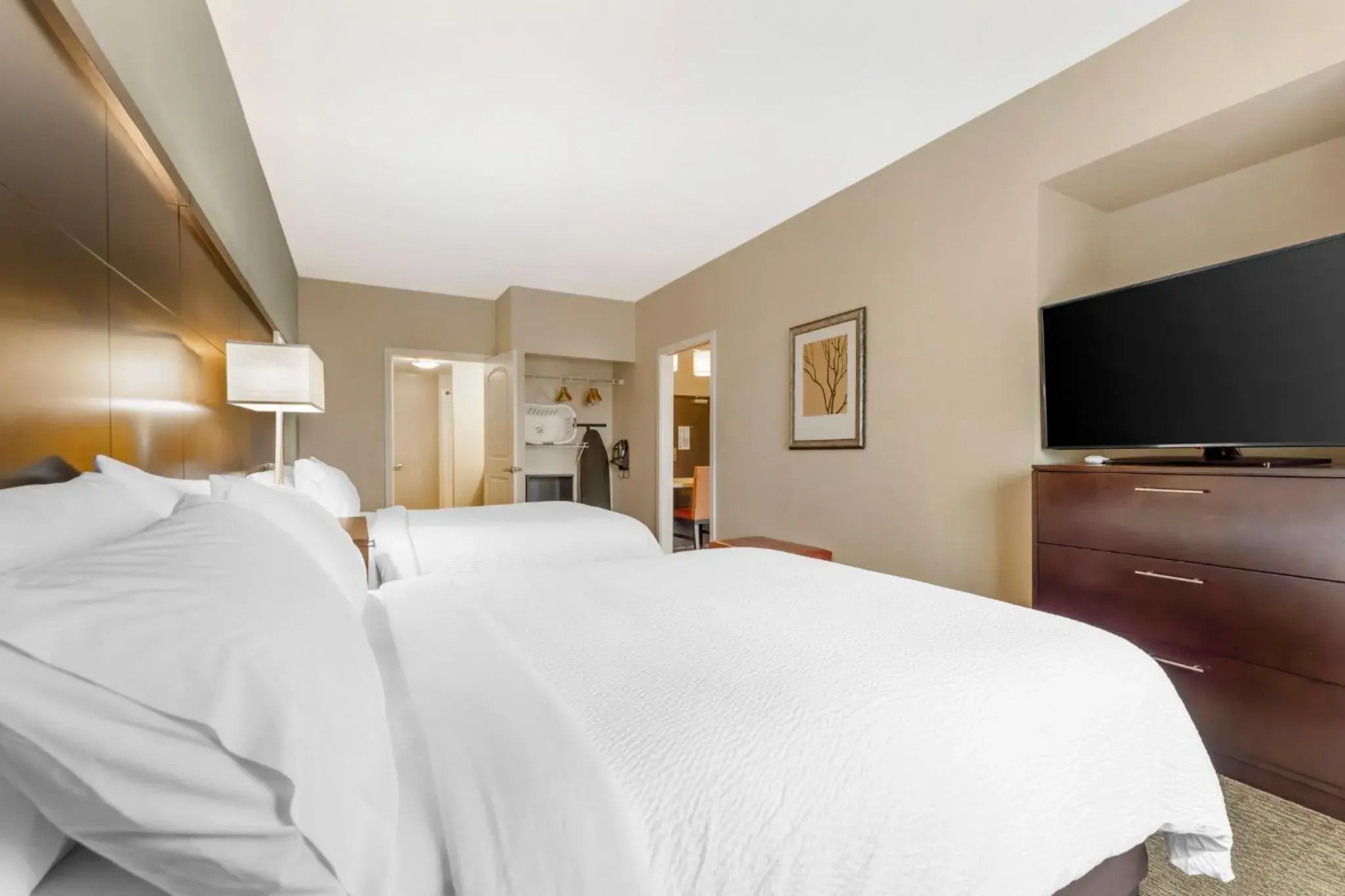 One-Bedroom Queen Room with Accessible Roll In Shower - Non-Smoking in Staybridge Suites - Pittsburgh-Cranberry Township by IHG One-Bedroom Queen Room with Accessible Roll In Shower - Non-Smoking in Staybridge Suites - Pittsburgh-Cranberry Township by IHG