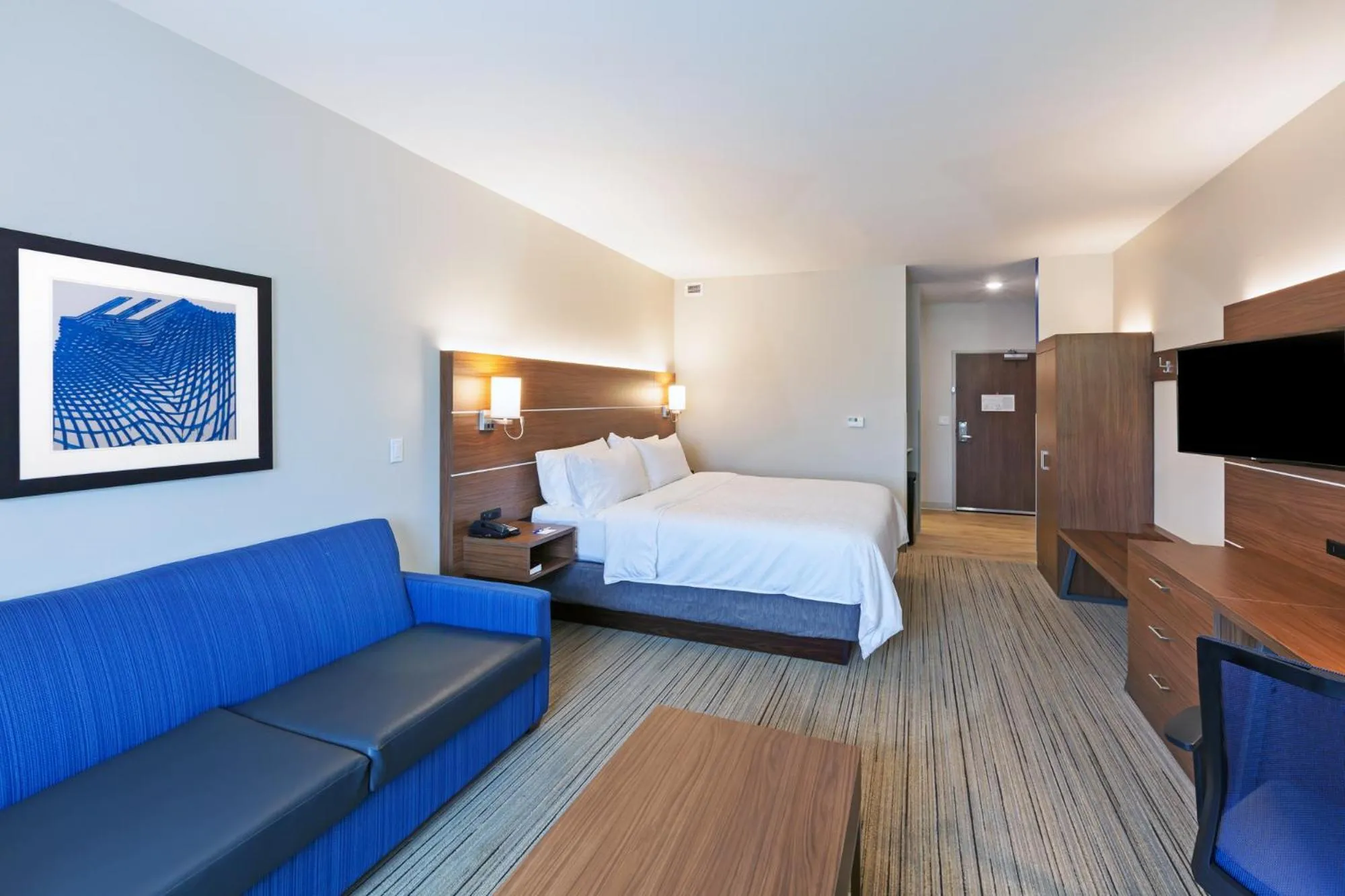 TV and multimedia, Bed in Holiday Inn Express & Suites - Lenexa - Overland Park Area by IHG