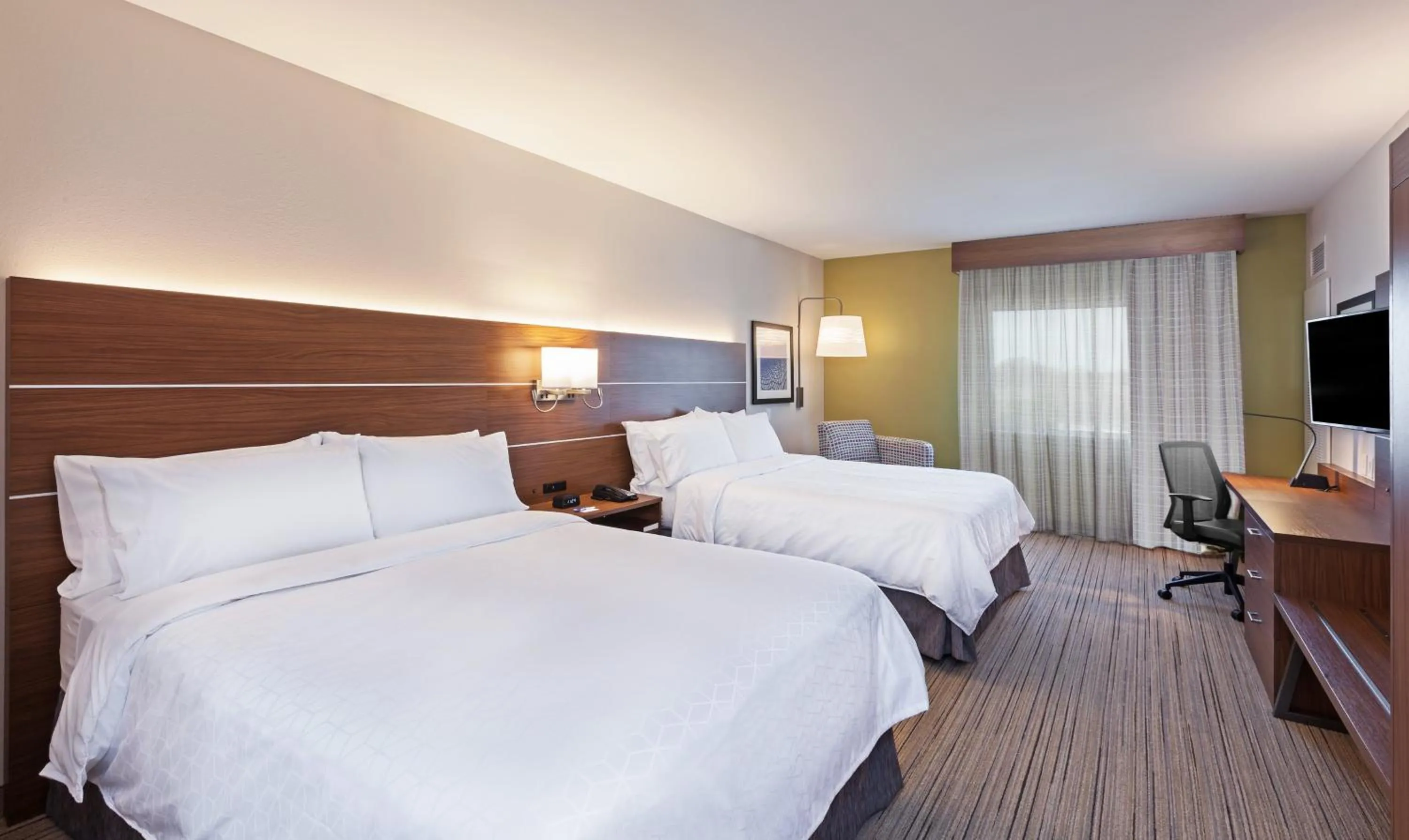 Photo of the whole room, Bed in Holiday Inn Express & Suites - Lenexa - Overland Park Area by IHG