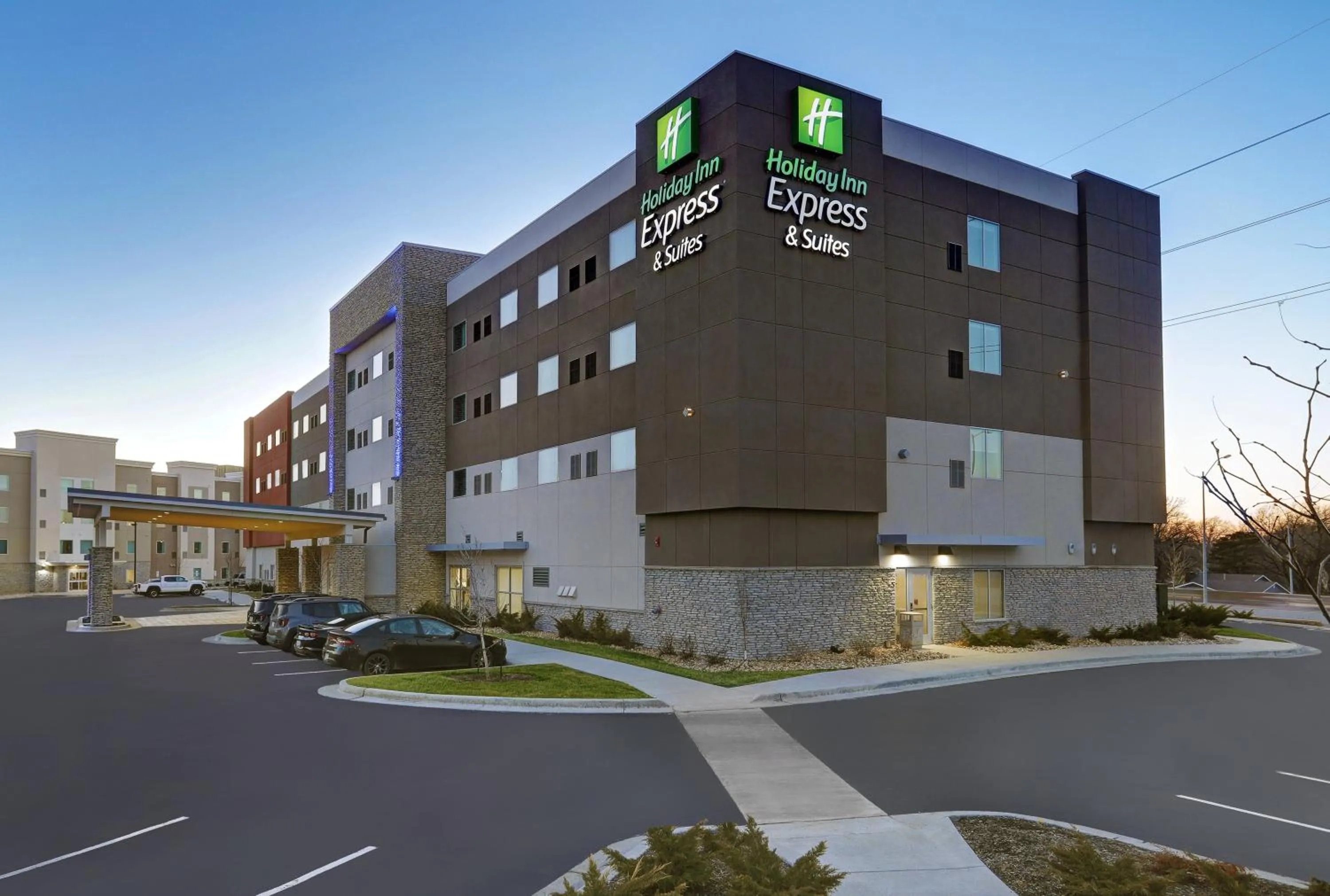 Property building in Holiday Inn Express & Suites - Lenexa - Overland Park Area by IHG