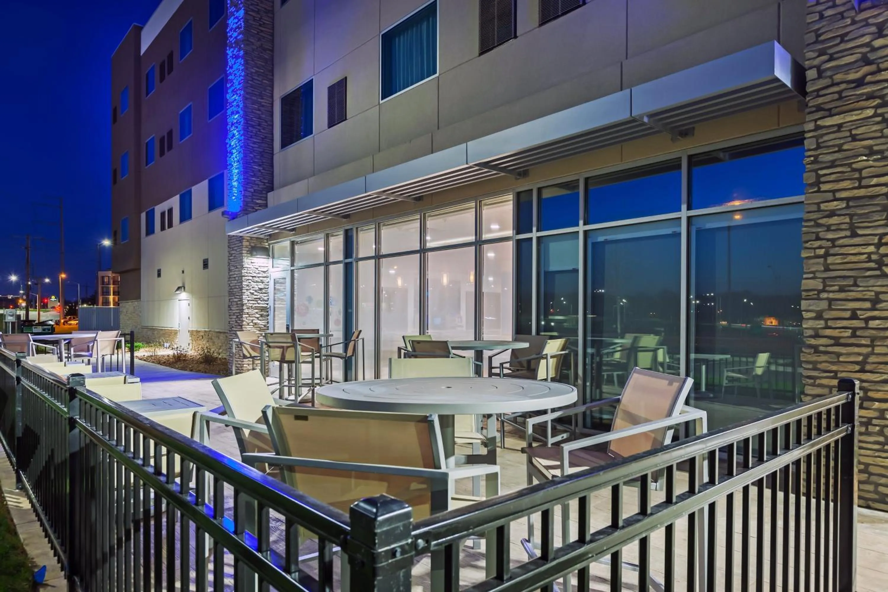 Property building in Holiday Inn Express & Suites - Lenexa - Overland Park Area by IHG