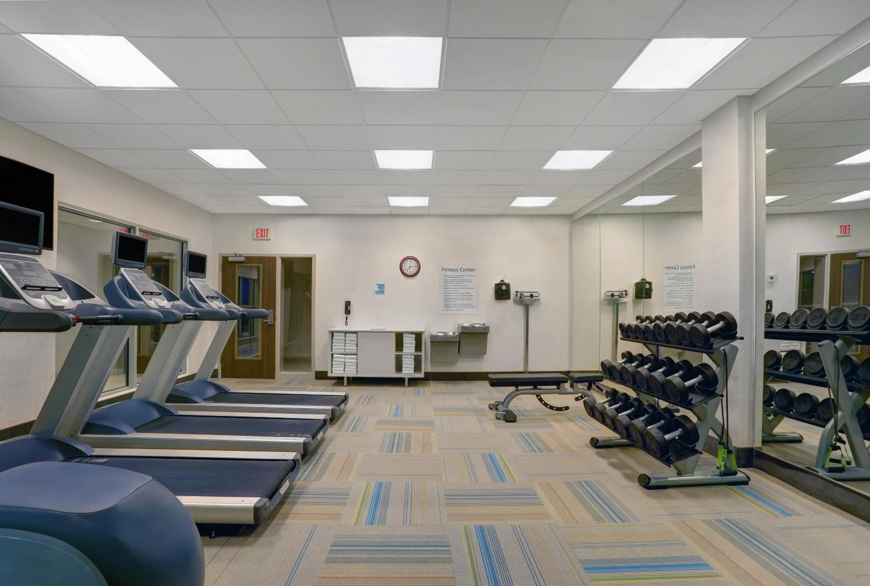 Fitness centre/facilities in Holiday Inn Express & Suites - Lenexa - Overland Park Area by IHG