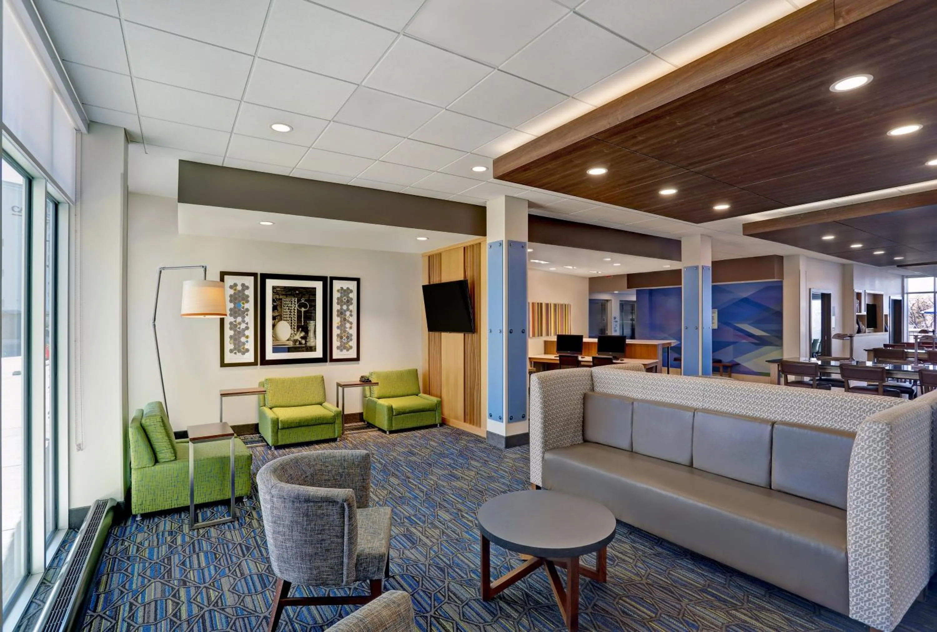 Property building in Holiday Inn Express & Suites - Lenexa - Overland Park Area by IHG