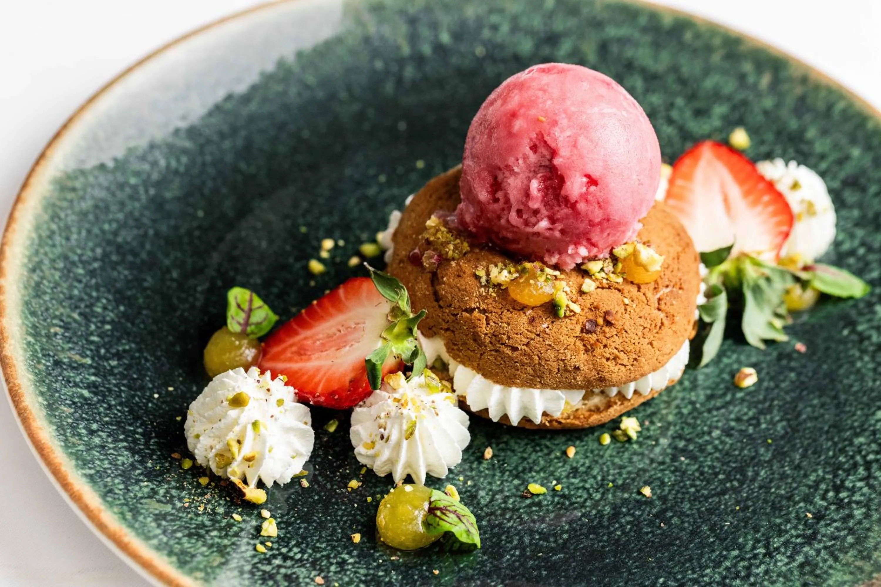 Restaurant/places to eat in Pomme d'Or Hotel