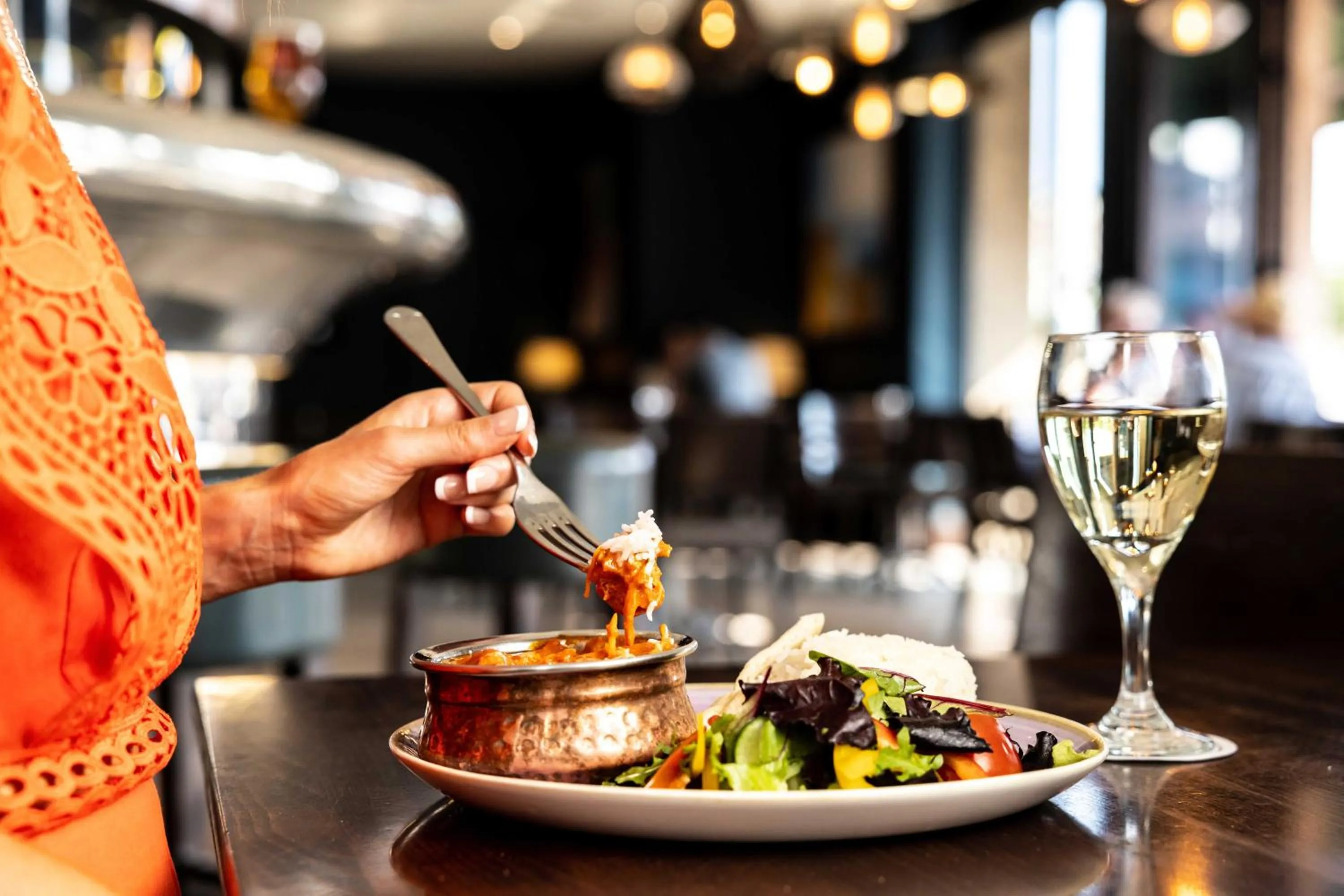 Restaurant/places to eat in Pomme d'Or Hotel