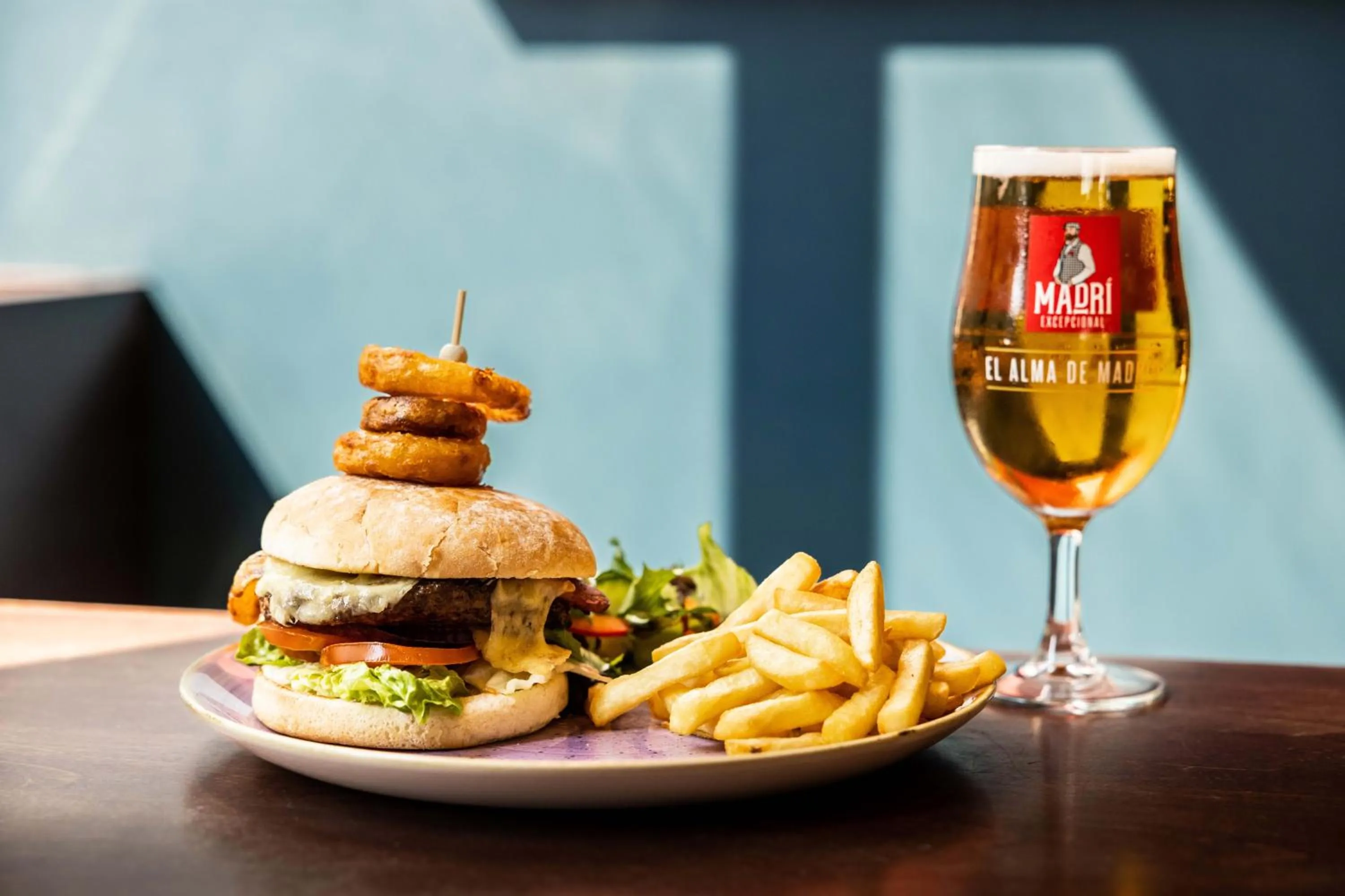 Restaurant/places to eat in Pomme d'Or Hotel