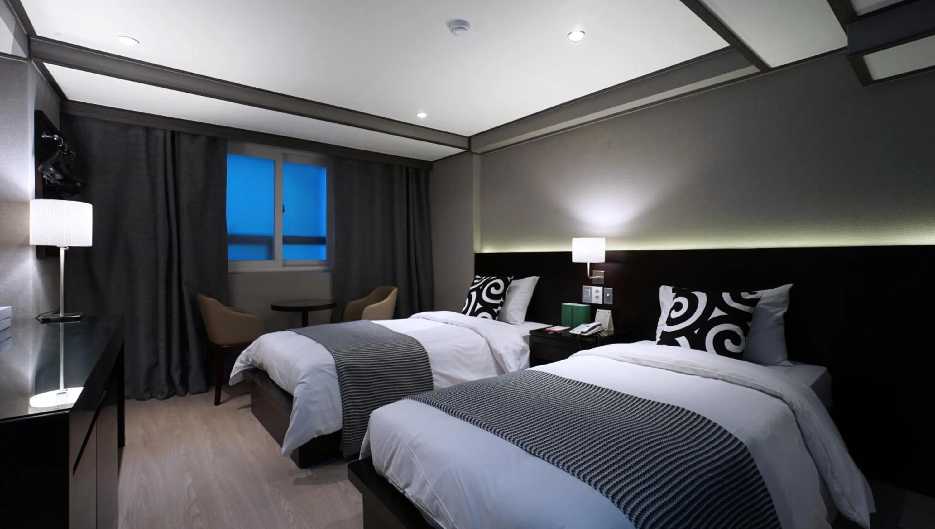 Bed in Insadong Crown Hotel