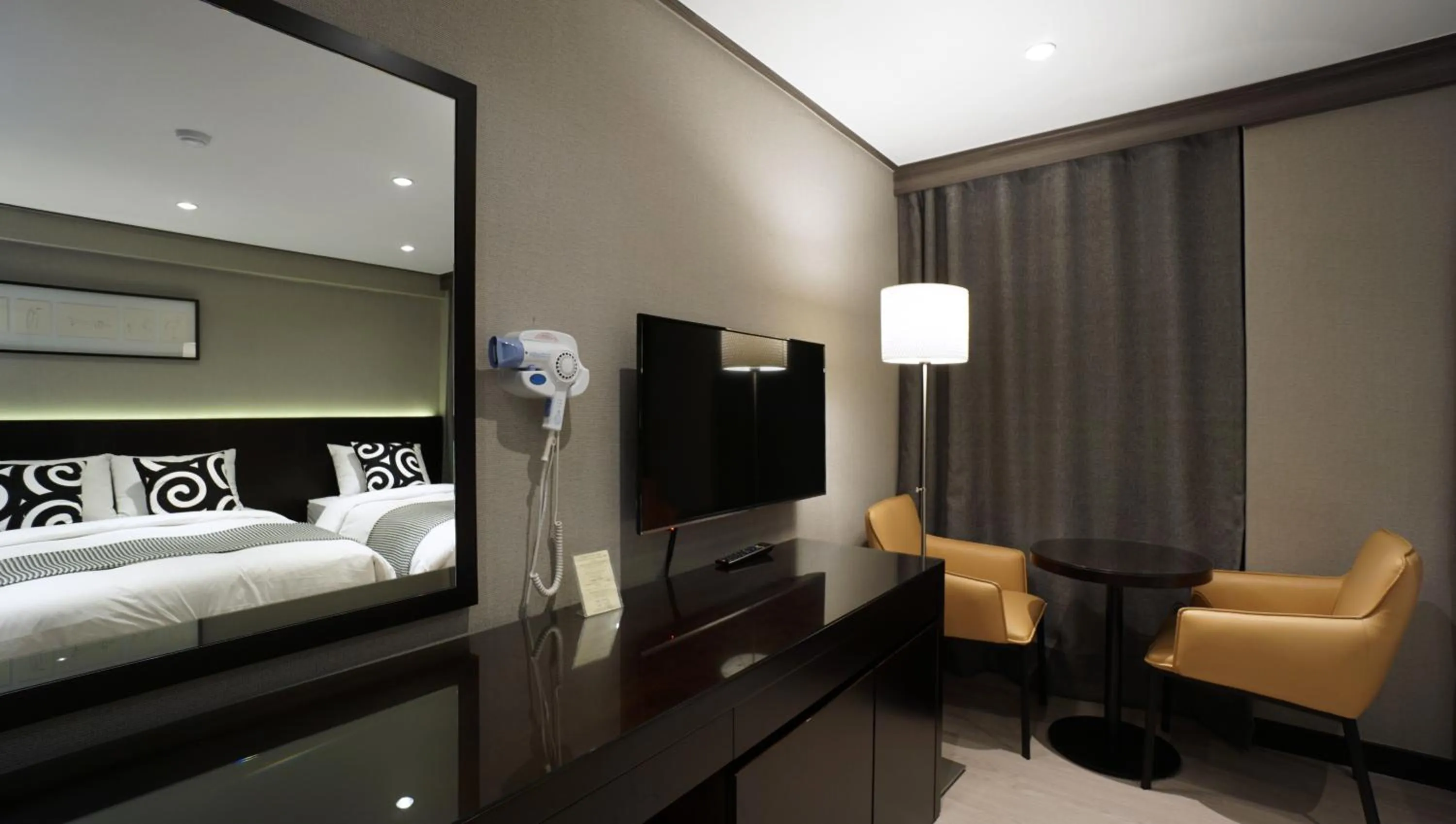 Decorative detail, Bed in Insadong Crown Hotel