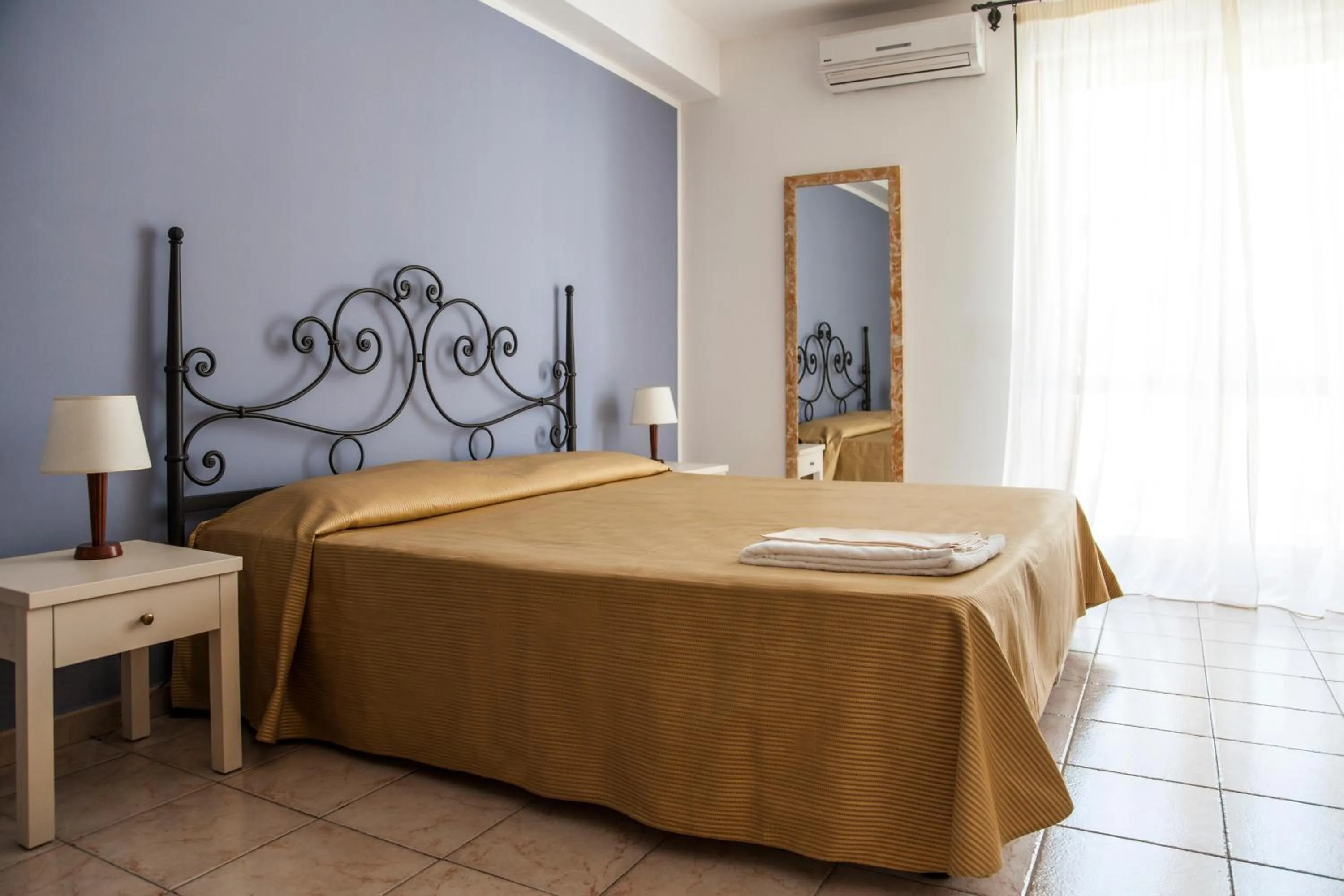 Photo of the whole room, Bed in Hotel Amarea - Aeolian Charme