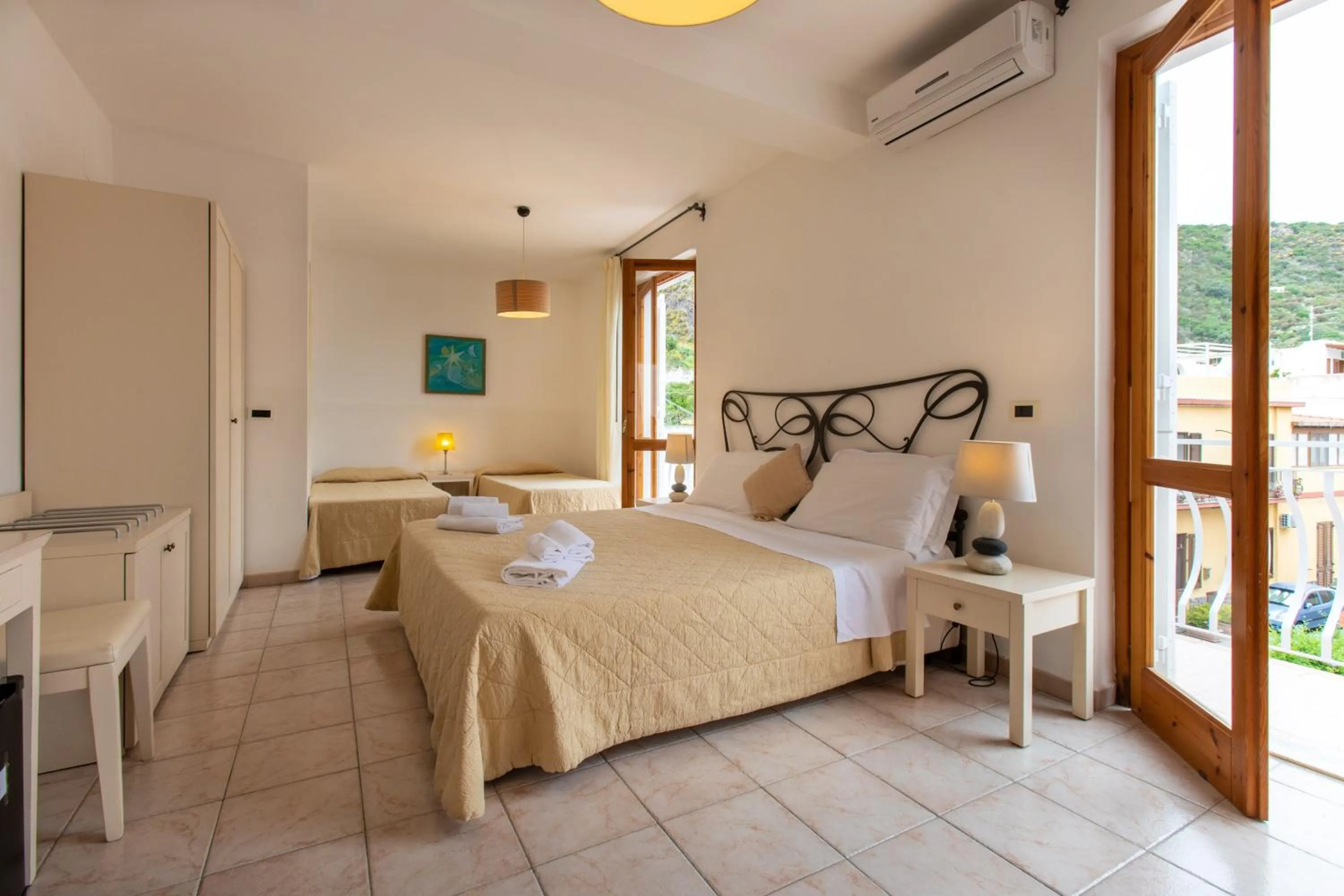 Bedroom, Bed in Hotel Amarea - Aeolian Charme